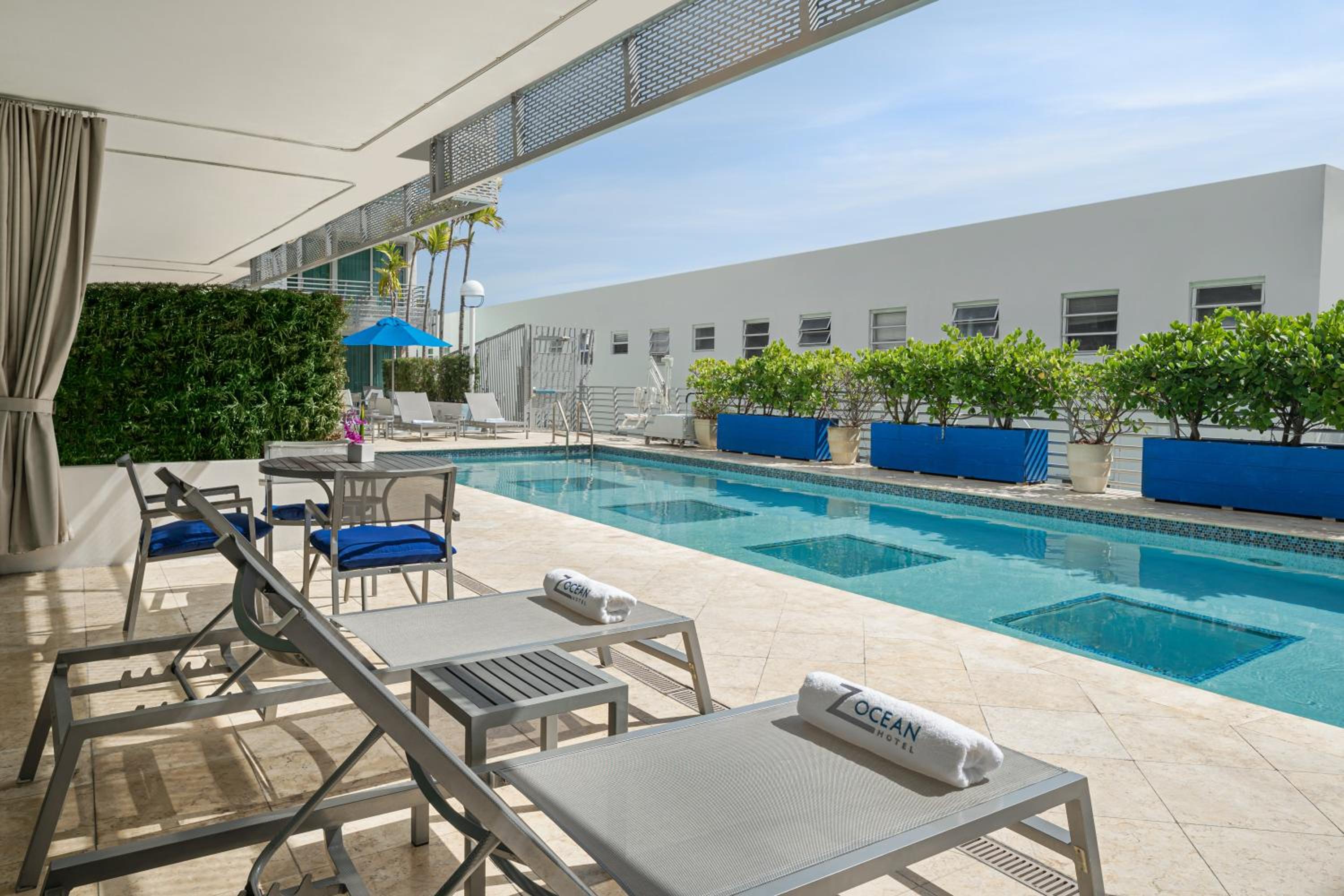 Pool Lanai Suite photo 3