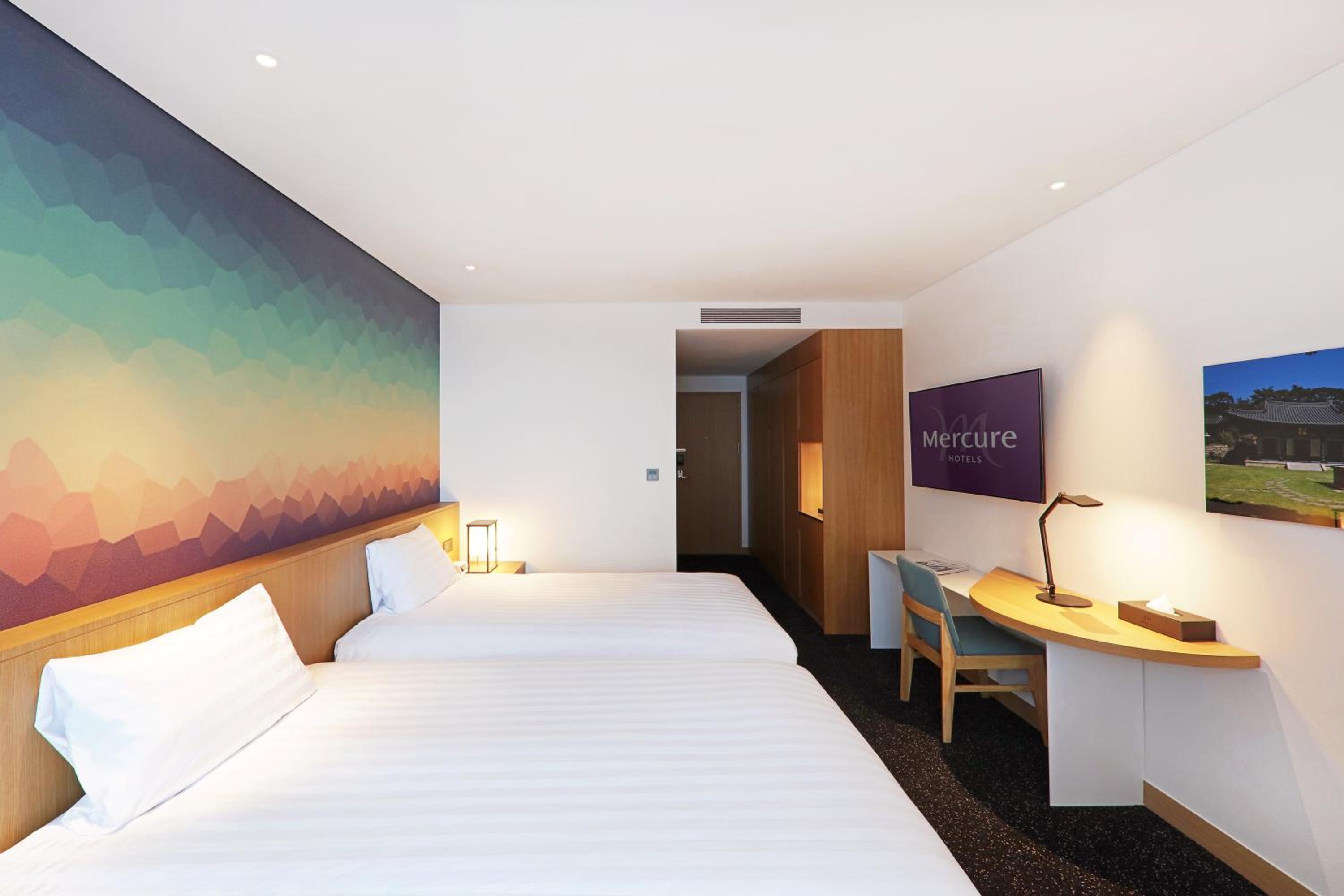 Superior Twin Room with Partial Ocean View - Photo 2