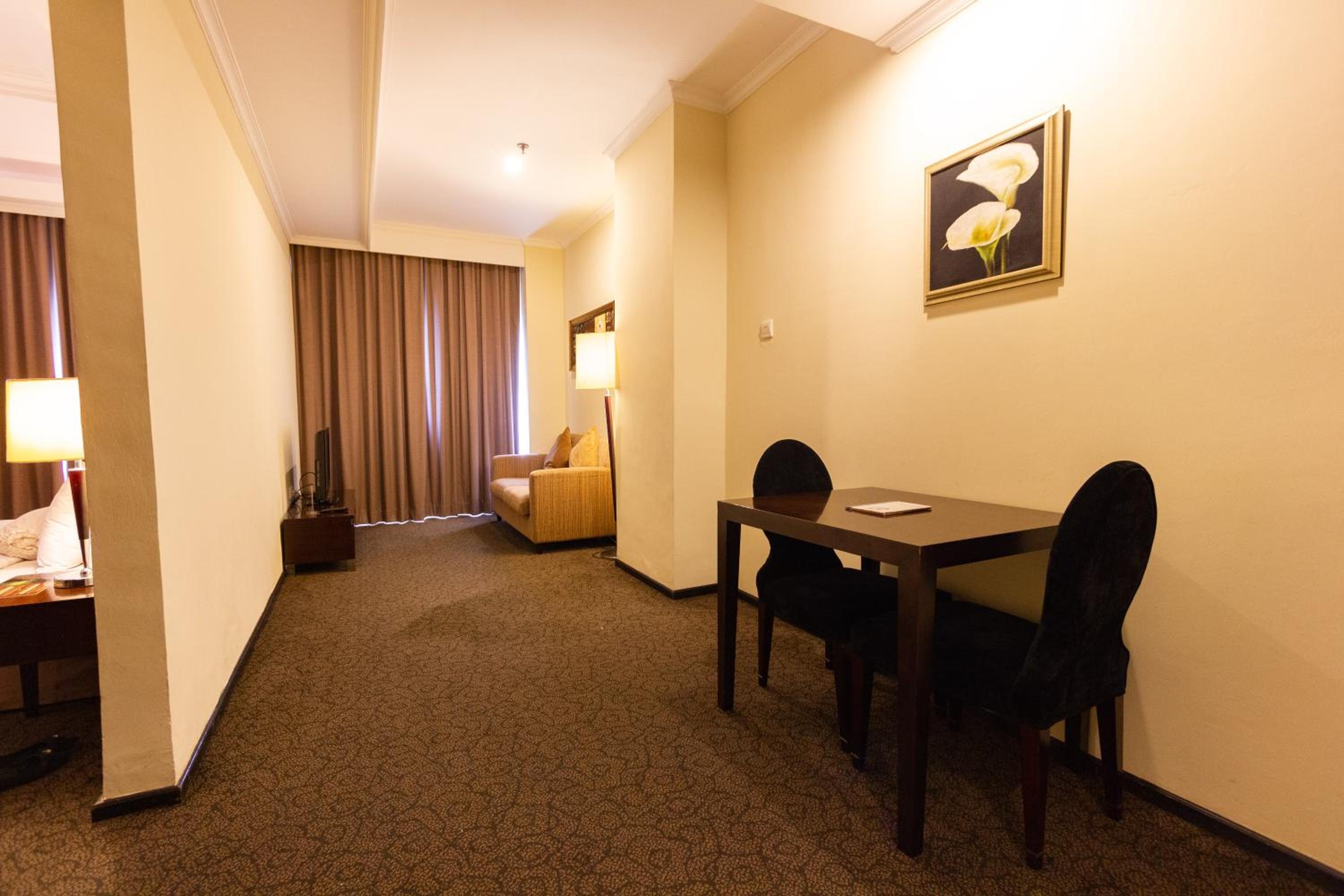 Executive Suite - Photo 1