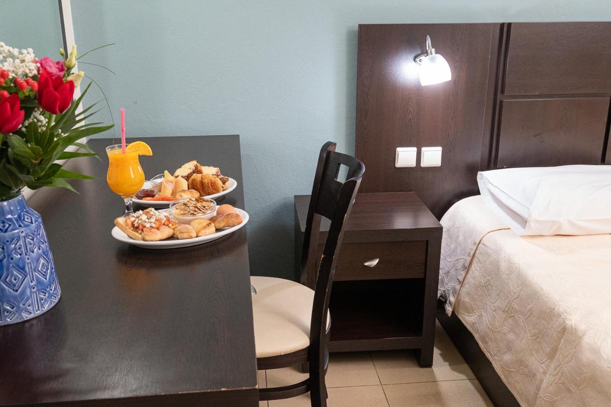 Double or Twin Room photo 3
