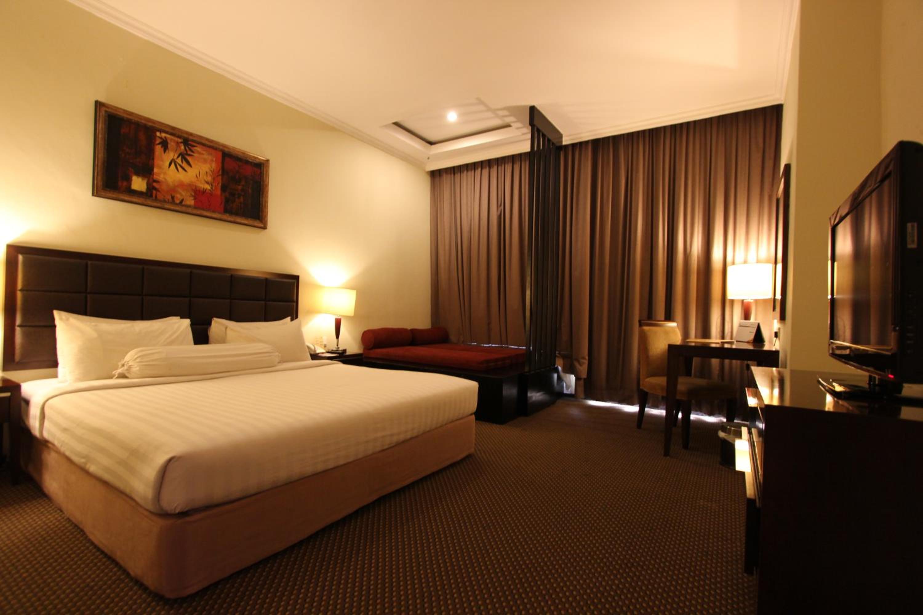 Deluxe King Room - Photo 1