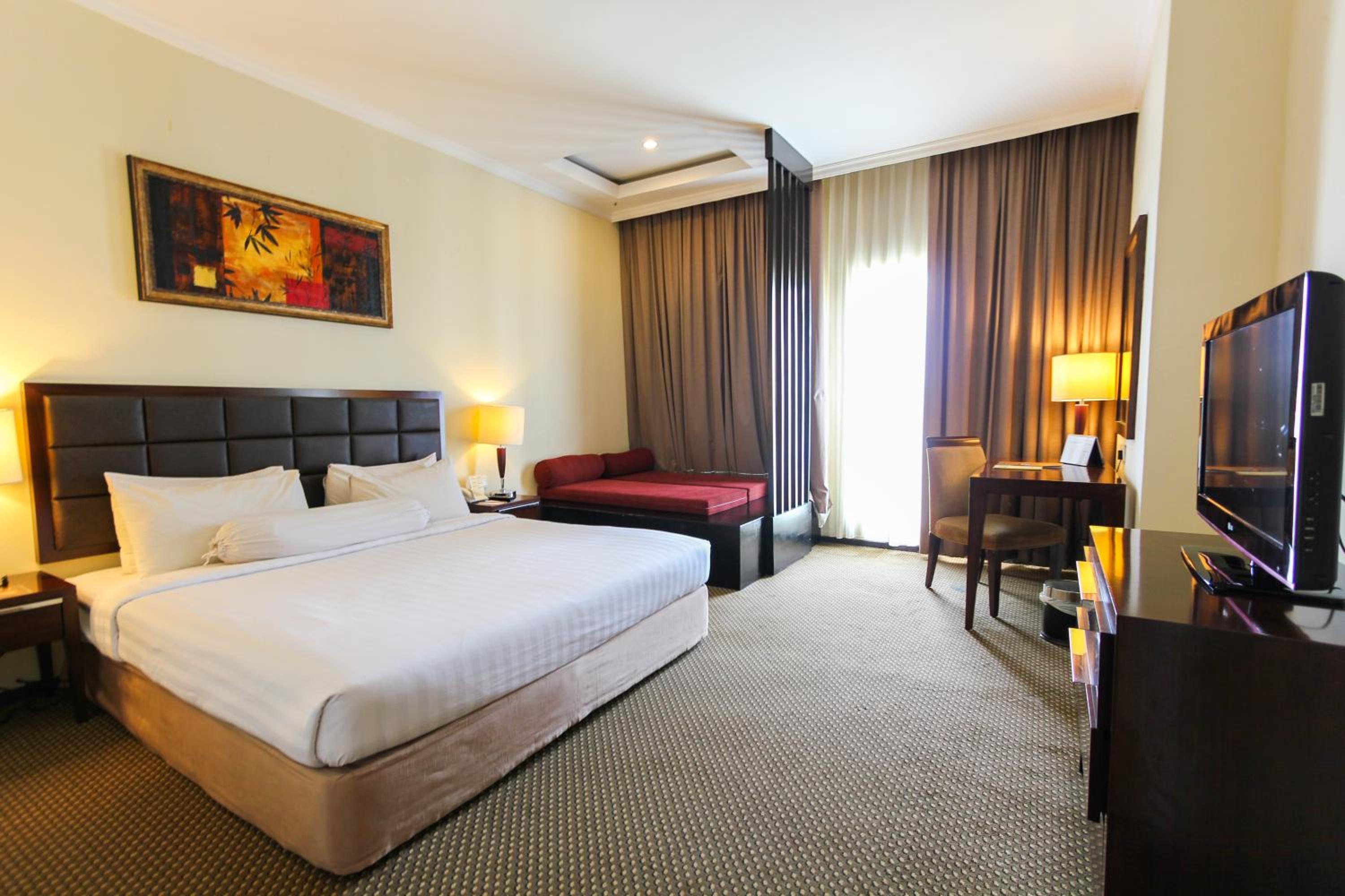 Deluxe King Room - Photo 2