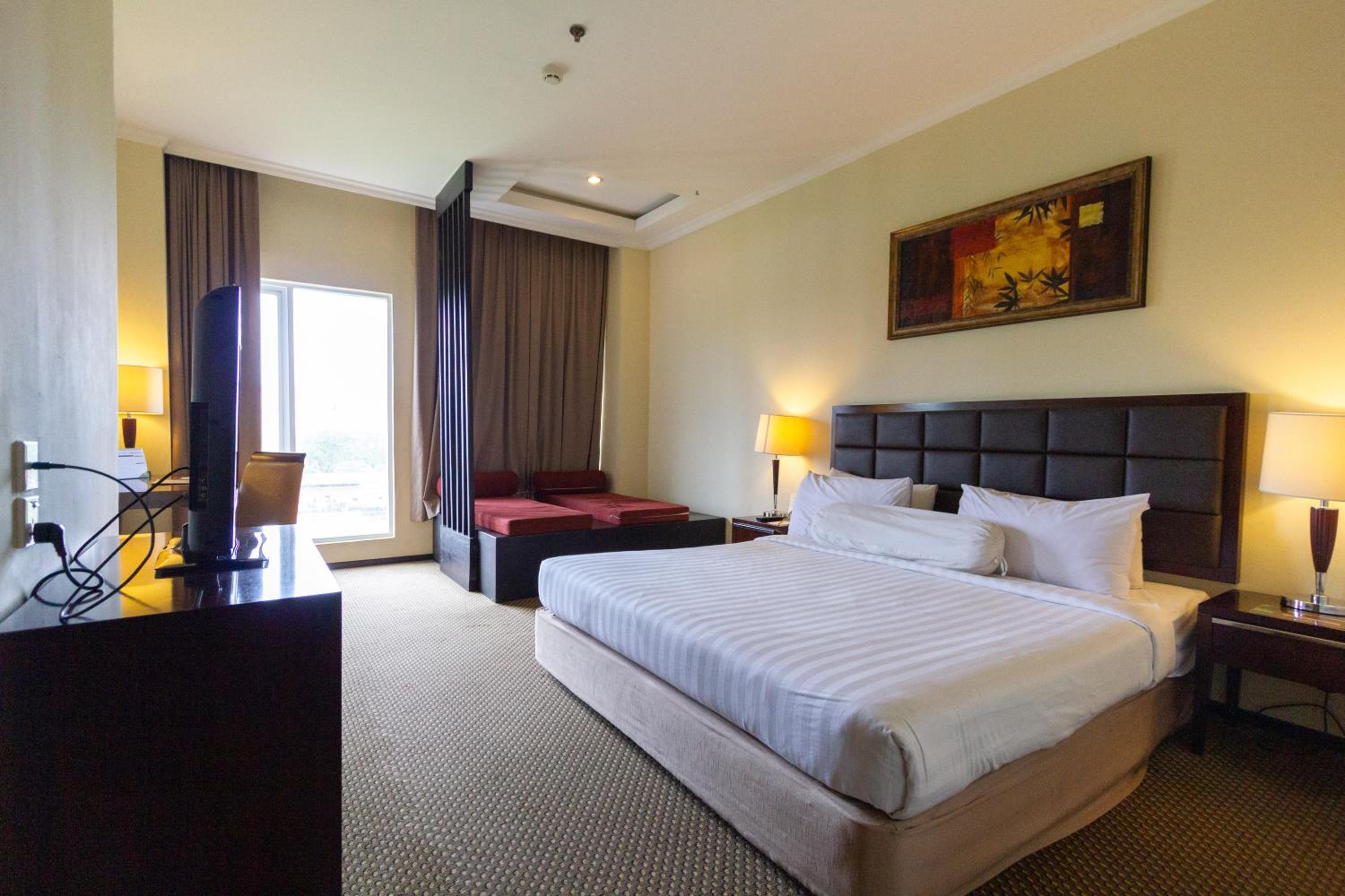 Deluxe King Room - Photo 3