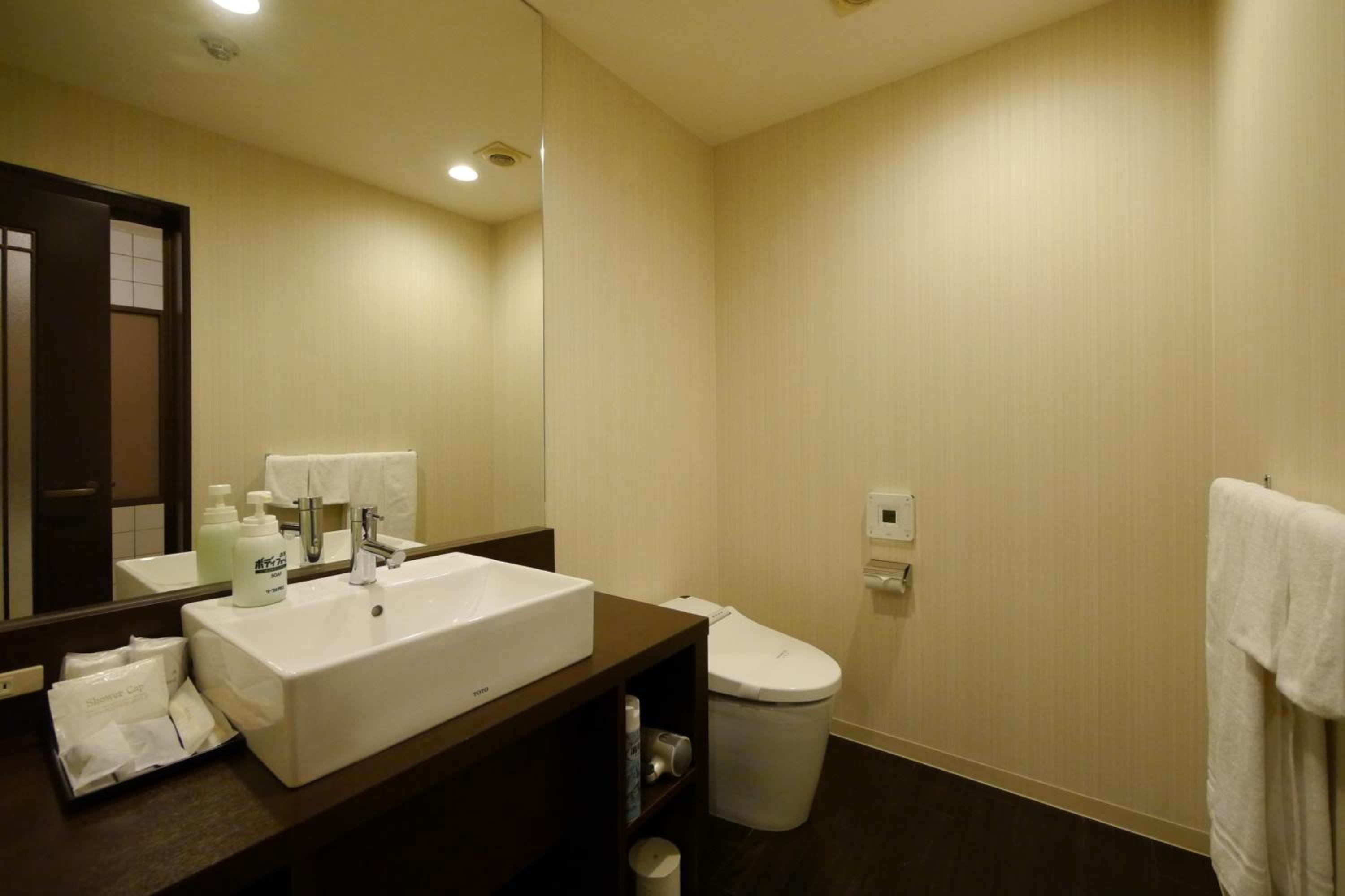 Twin Room - Non-Smoking - Photo 3