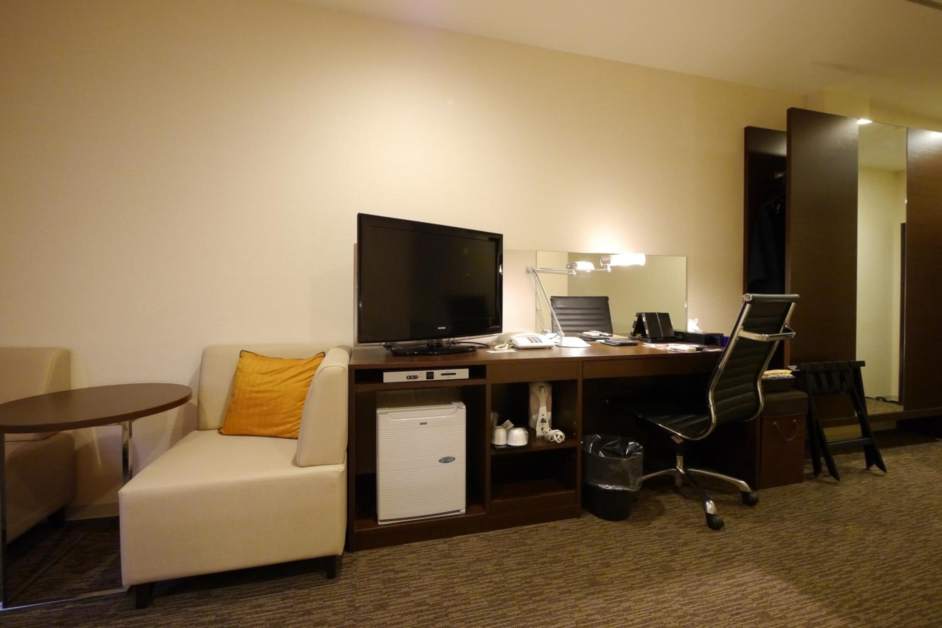 Twin Room - Smoking - Photo 4