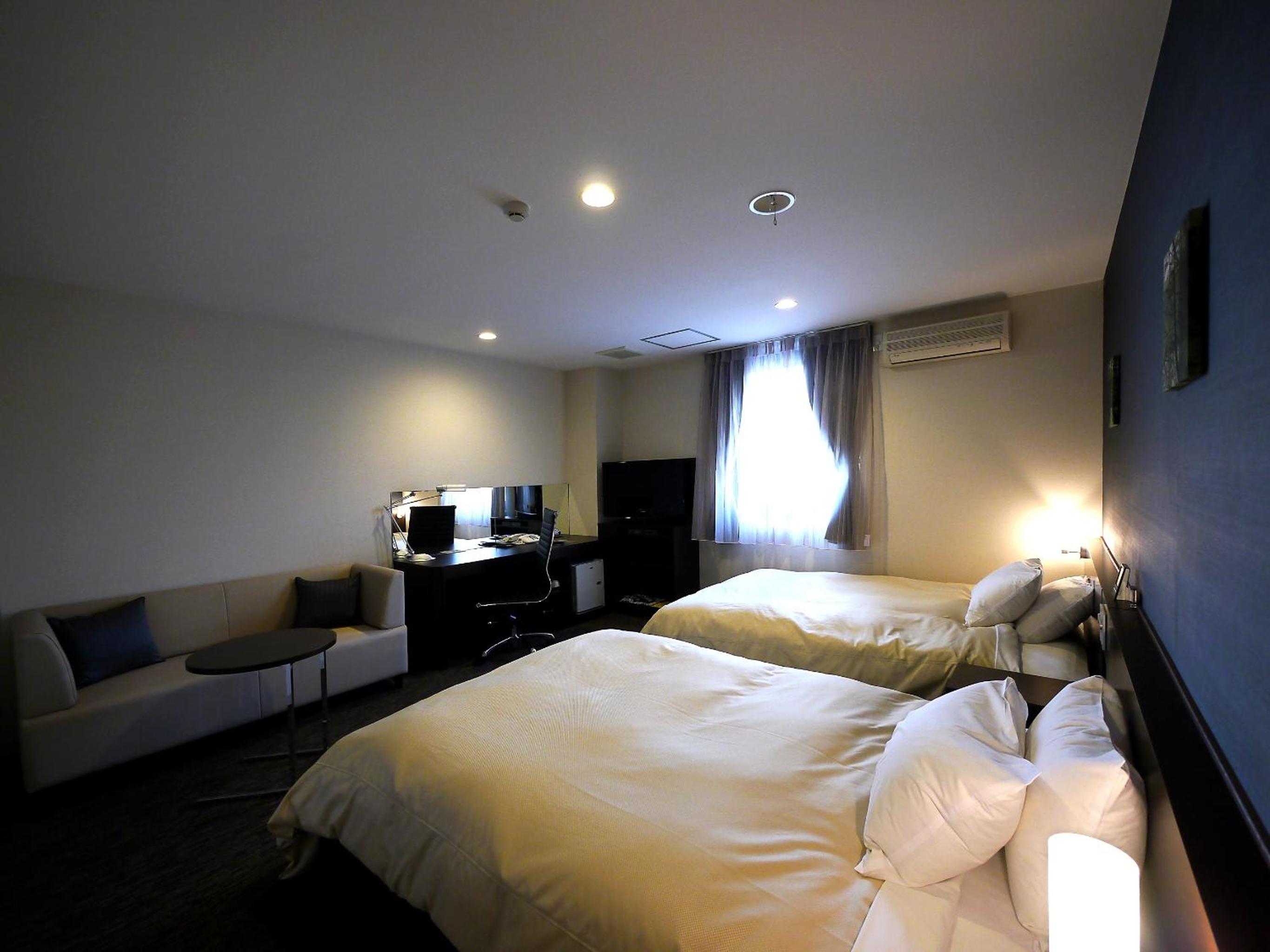 Twin Room - Smoking - Photo 2