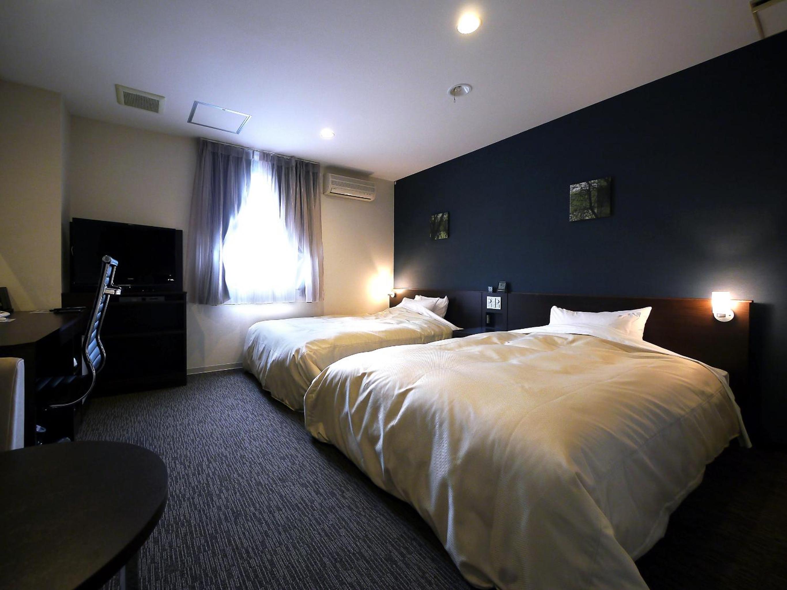 Twin Room - Smoking - Photo 6