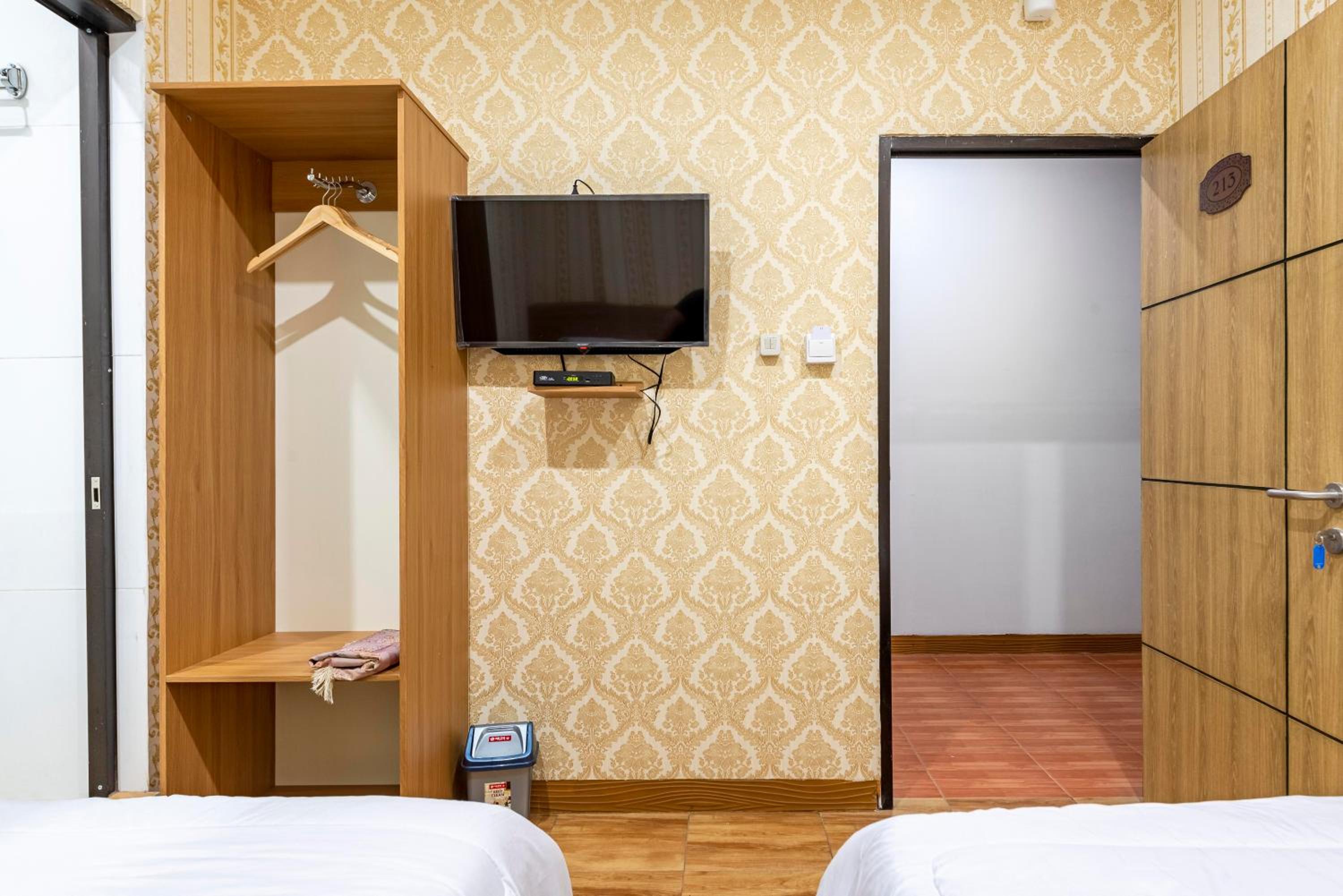 Twin Room - Photo 3