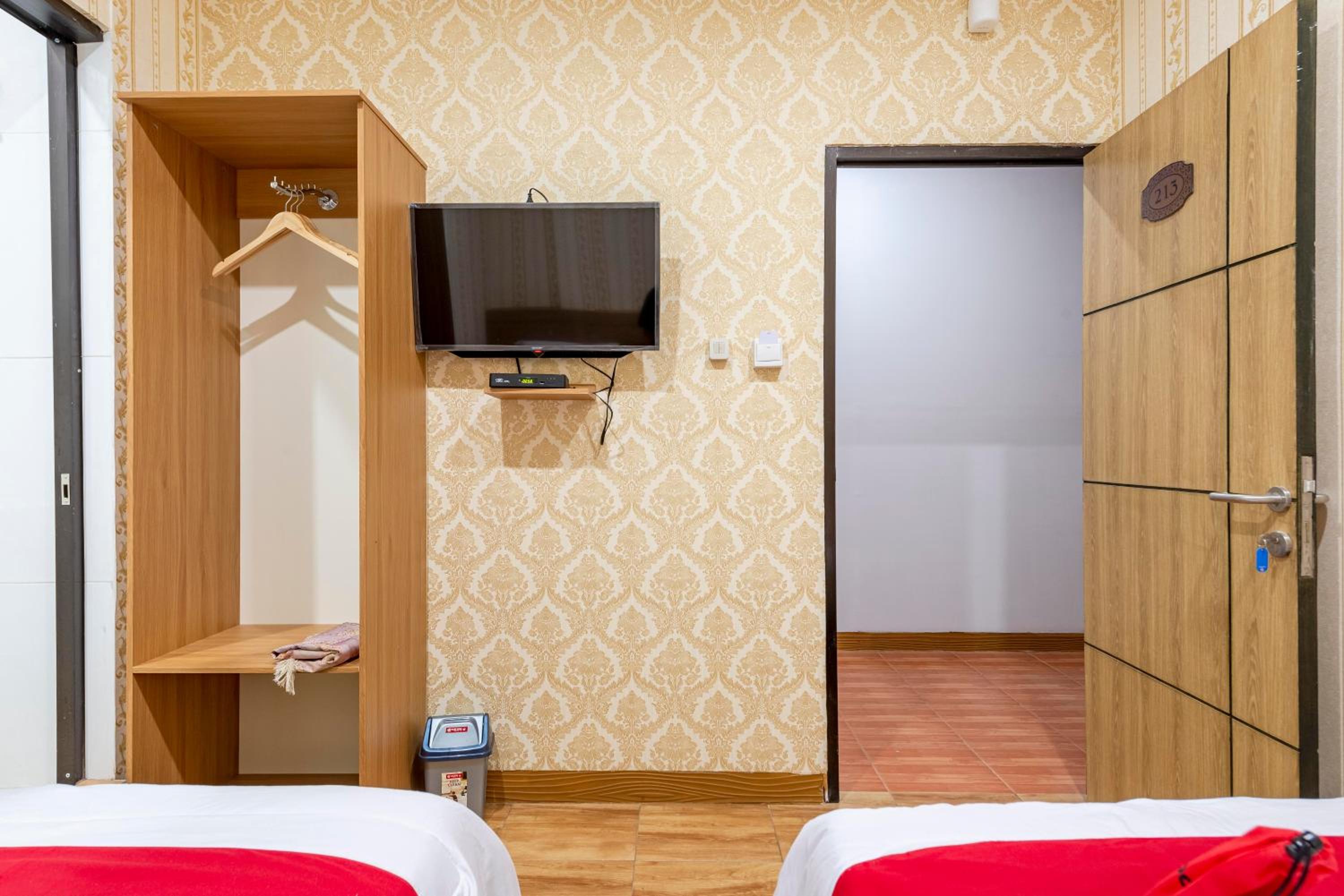 Twin Room - Photo 2