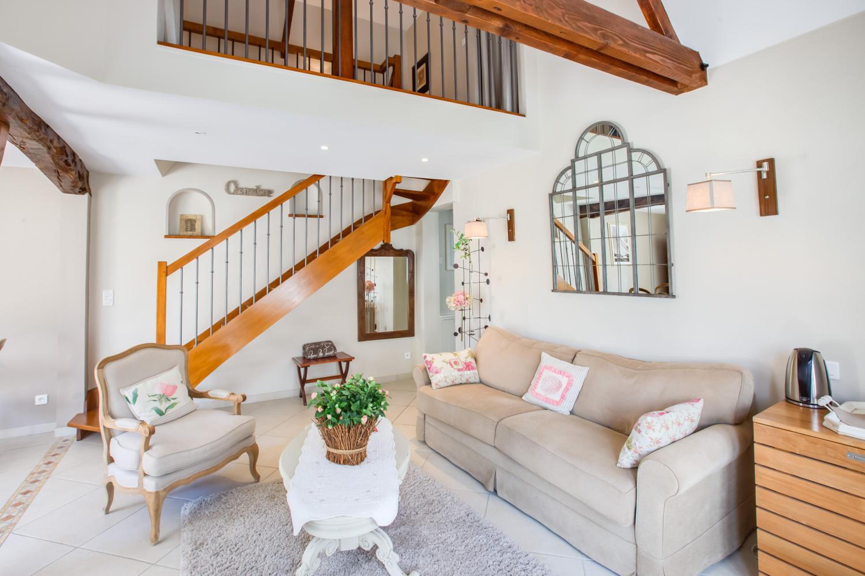Superior Family Room photo 1