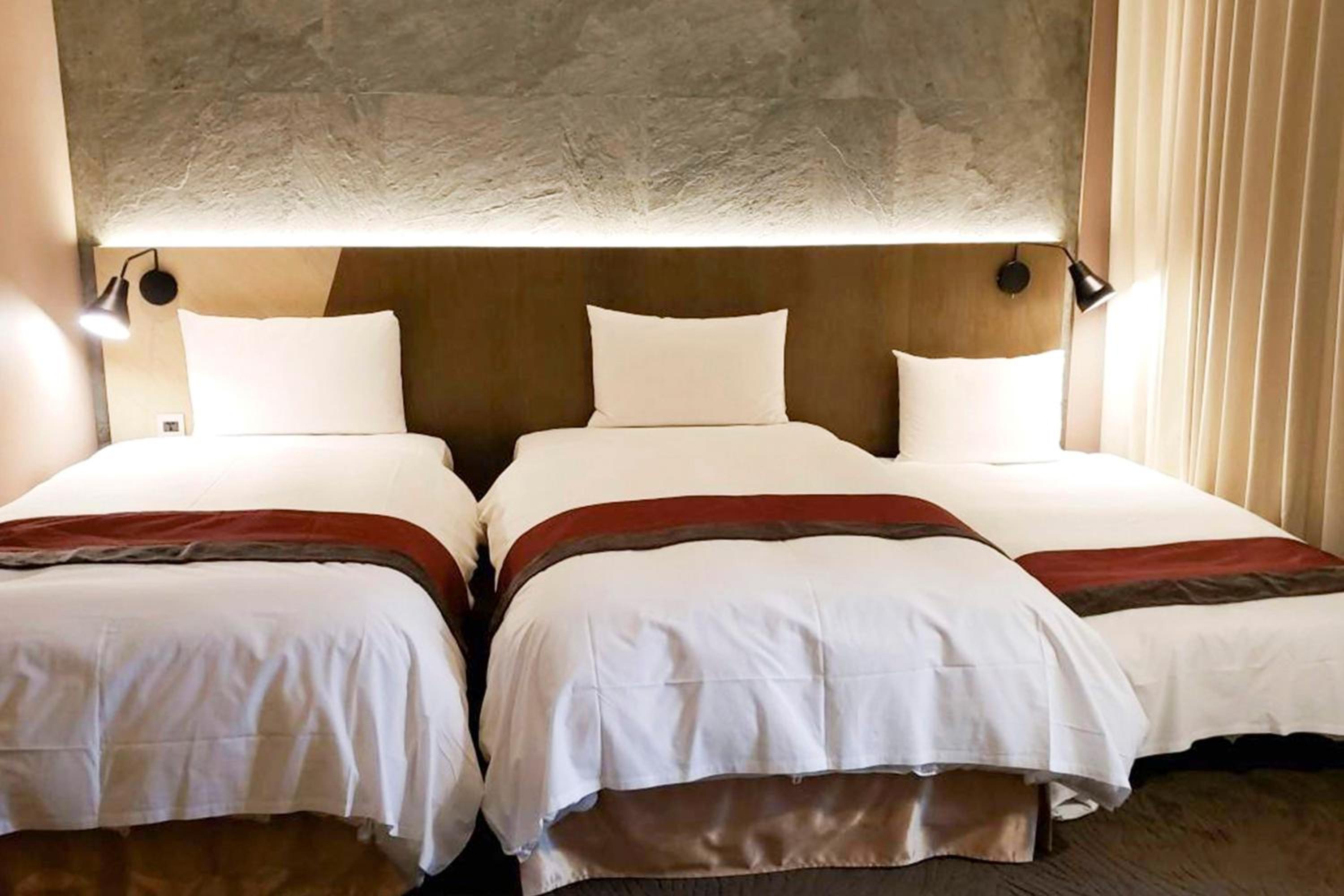 Deluxe Twin Room with Extra Bed