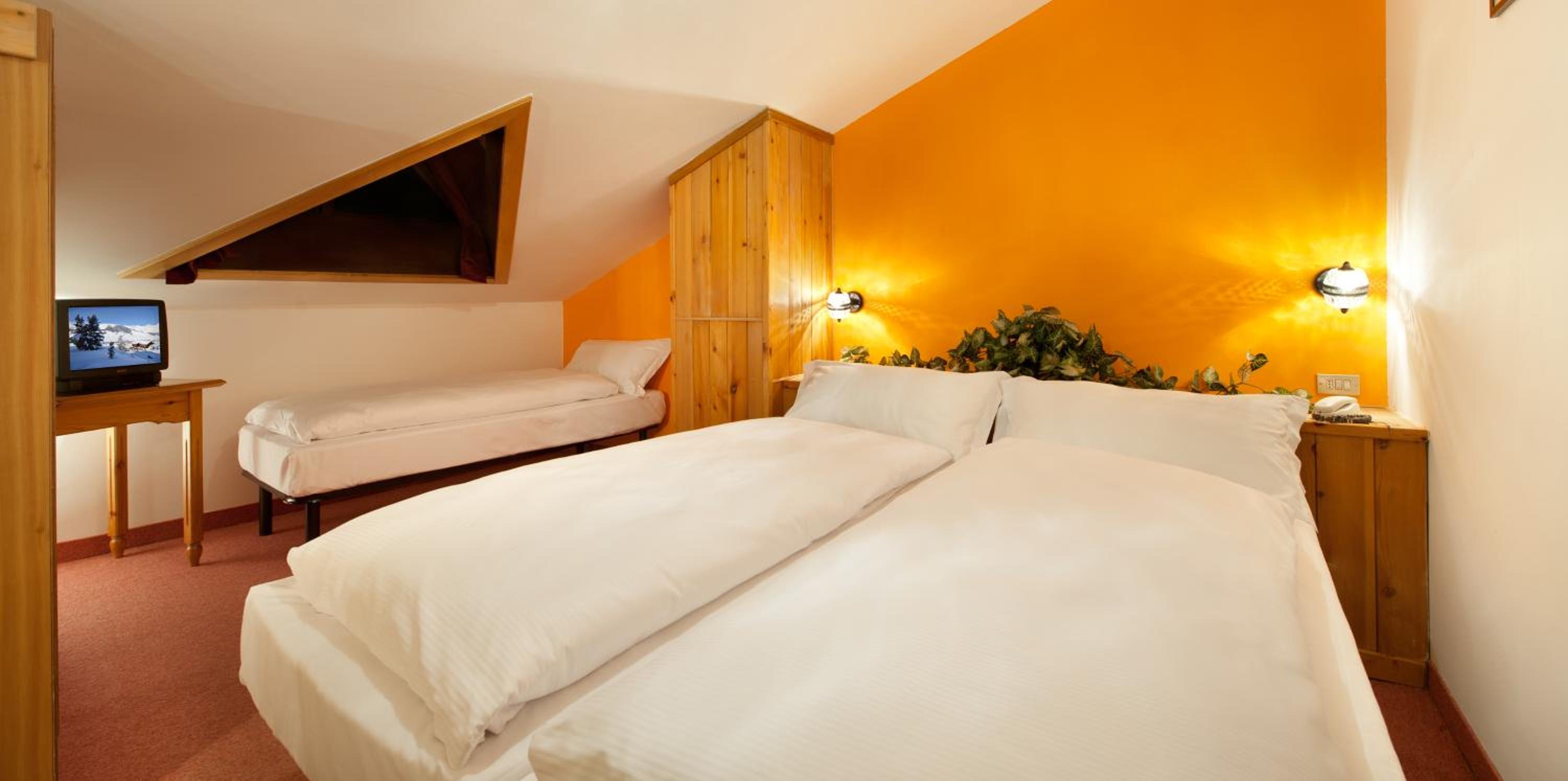 Economy Triple Room photo 1