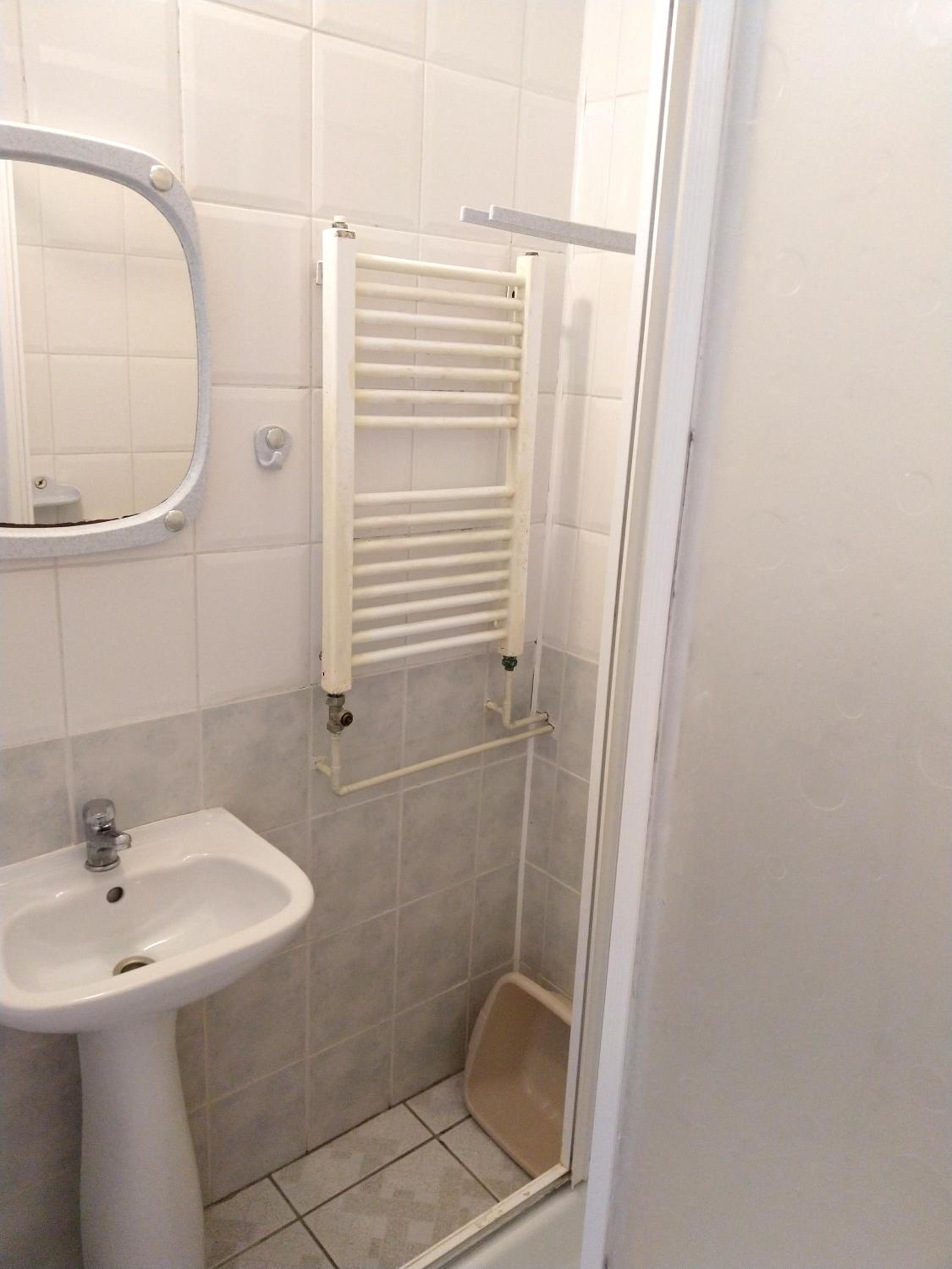 Twin Room - Photo 5