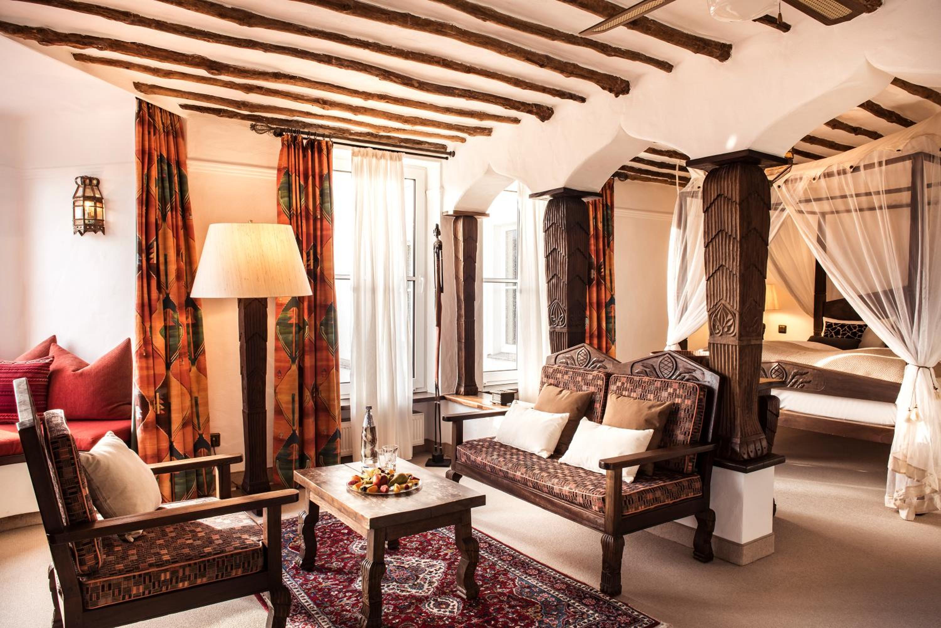Suite - Photo 1