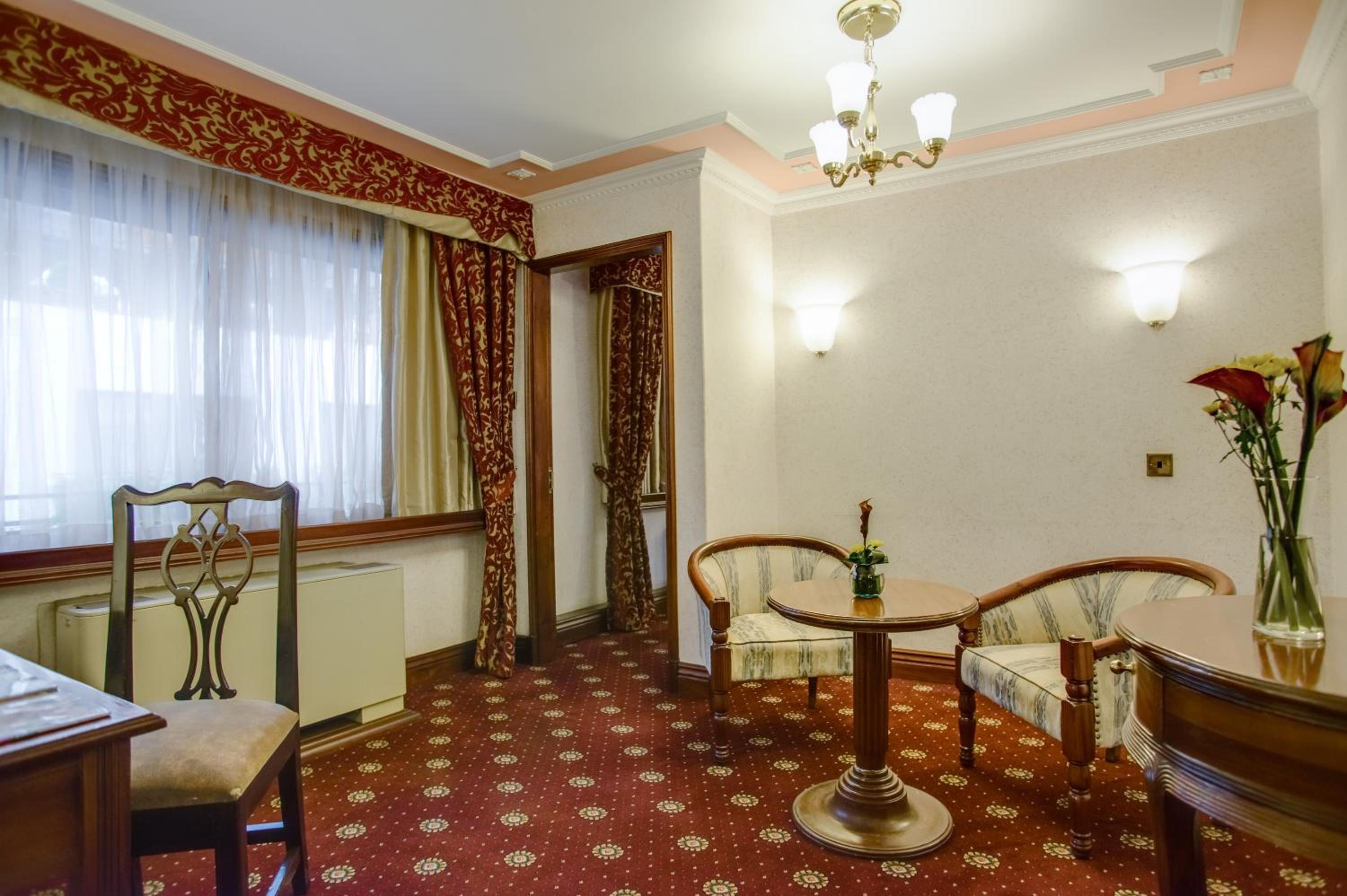 Stanley Room - Photo 2