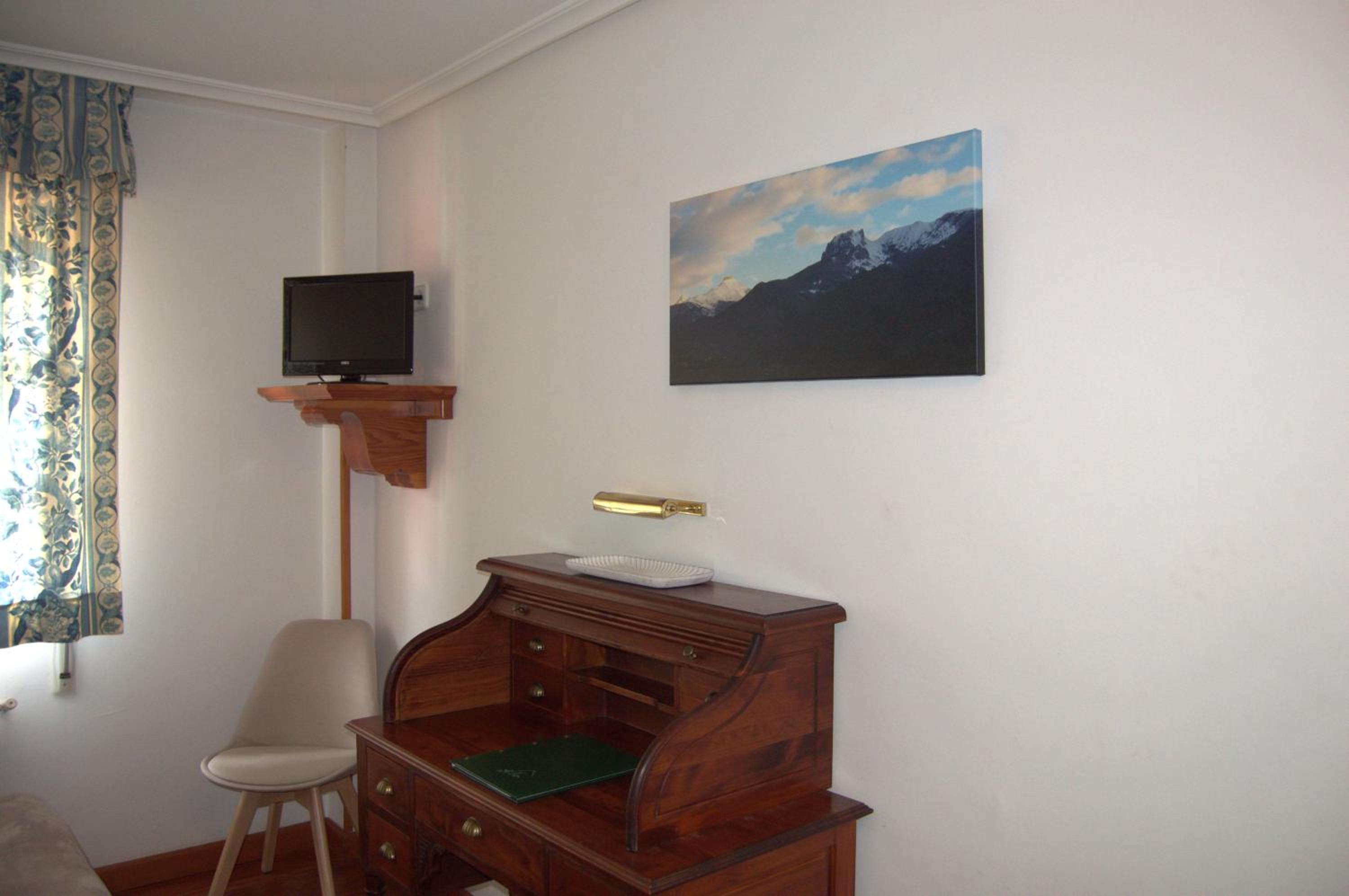 Double or Twin Room with Mountain View photo 2