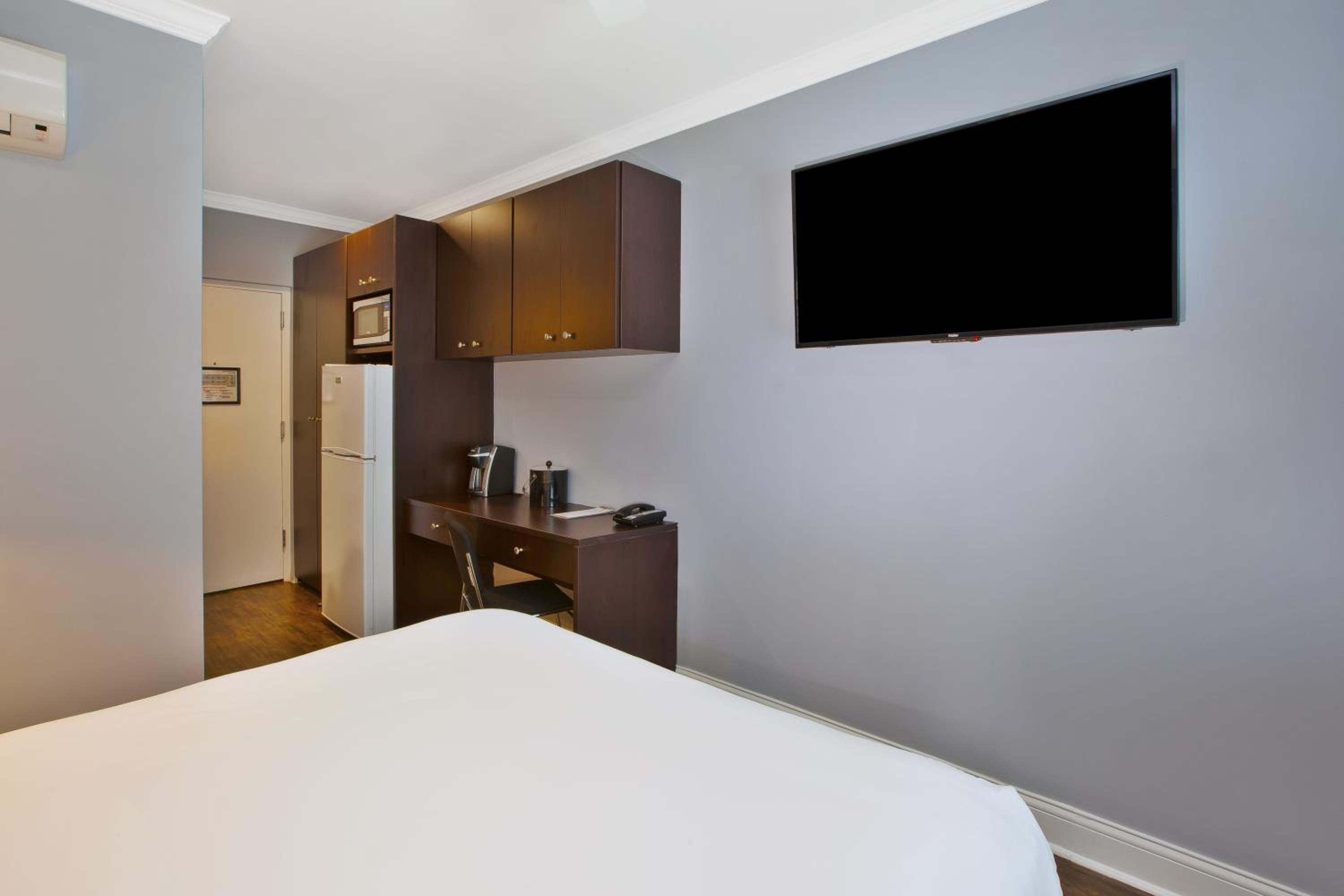 Deluxe Queen Room photo 2