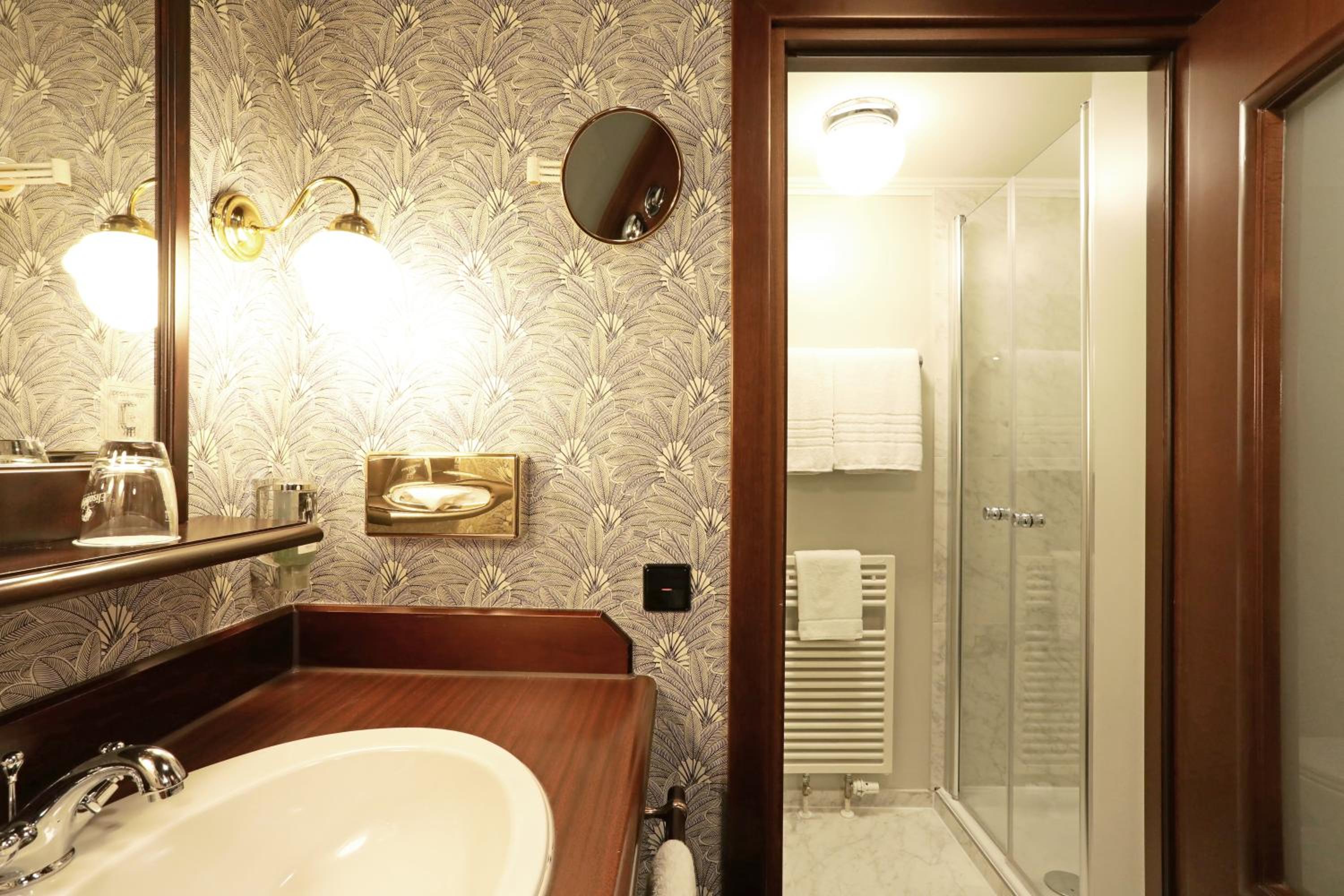 Executive Double Room - Photo 15
