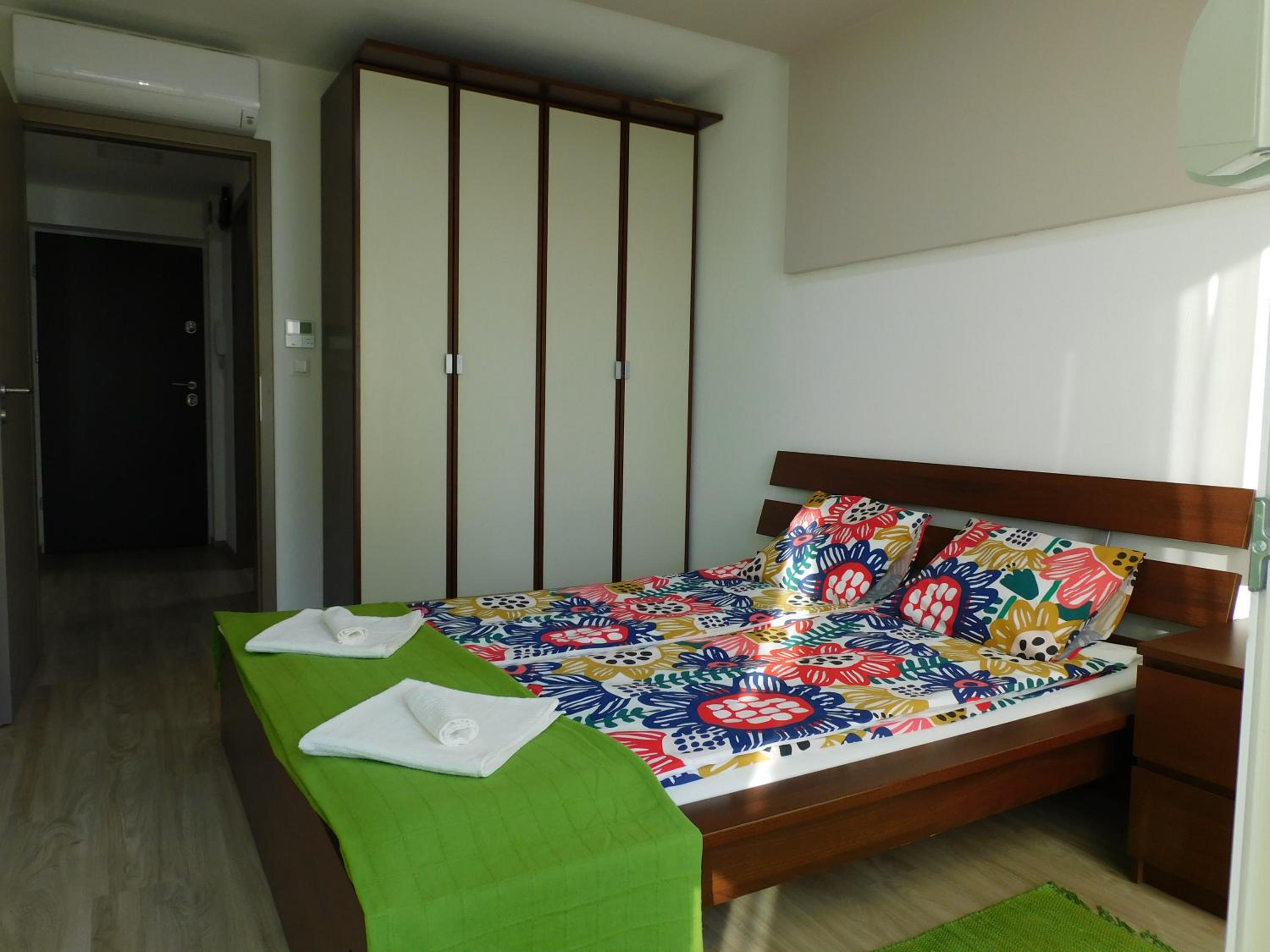 Apartment photo 2