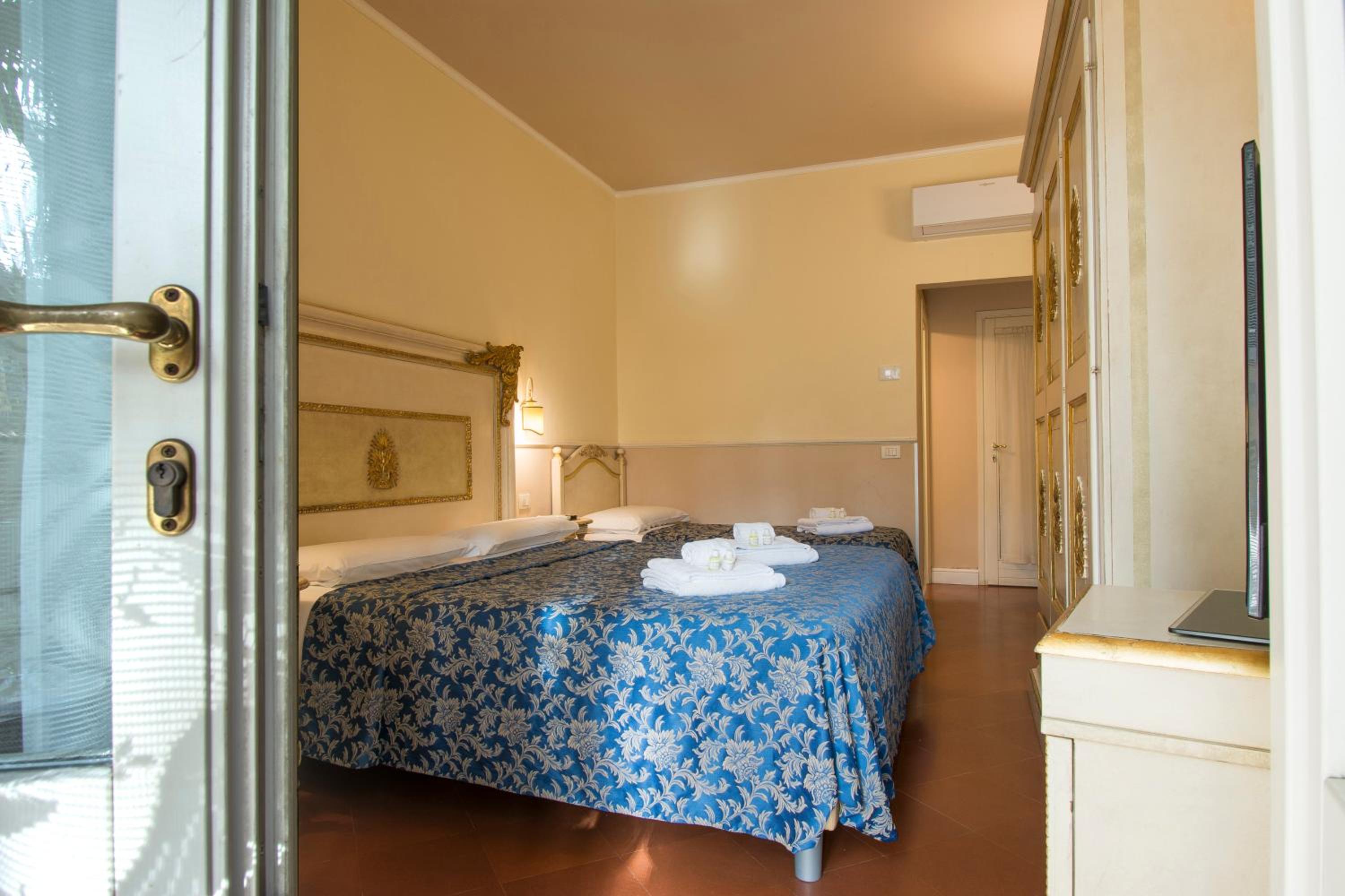 Triple Room with Garden View photo 1