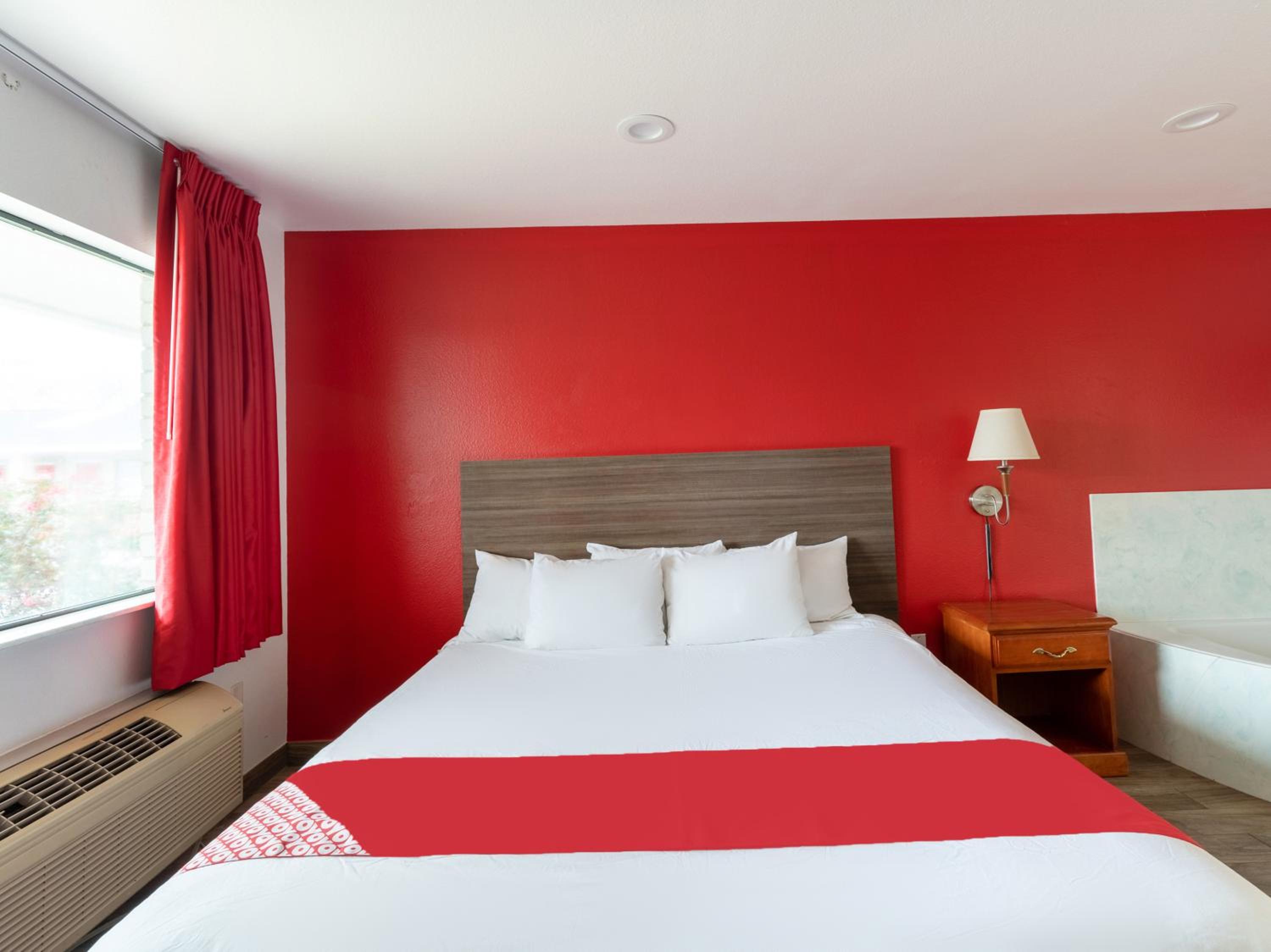 One-Bedroom Suite - Photo 3