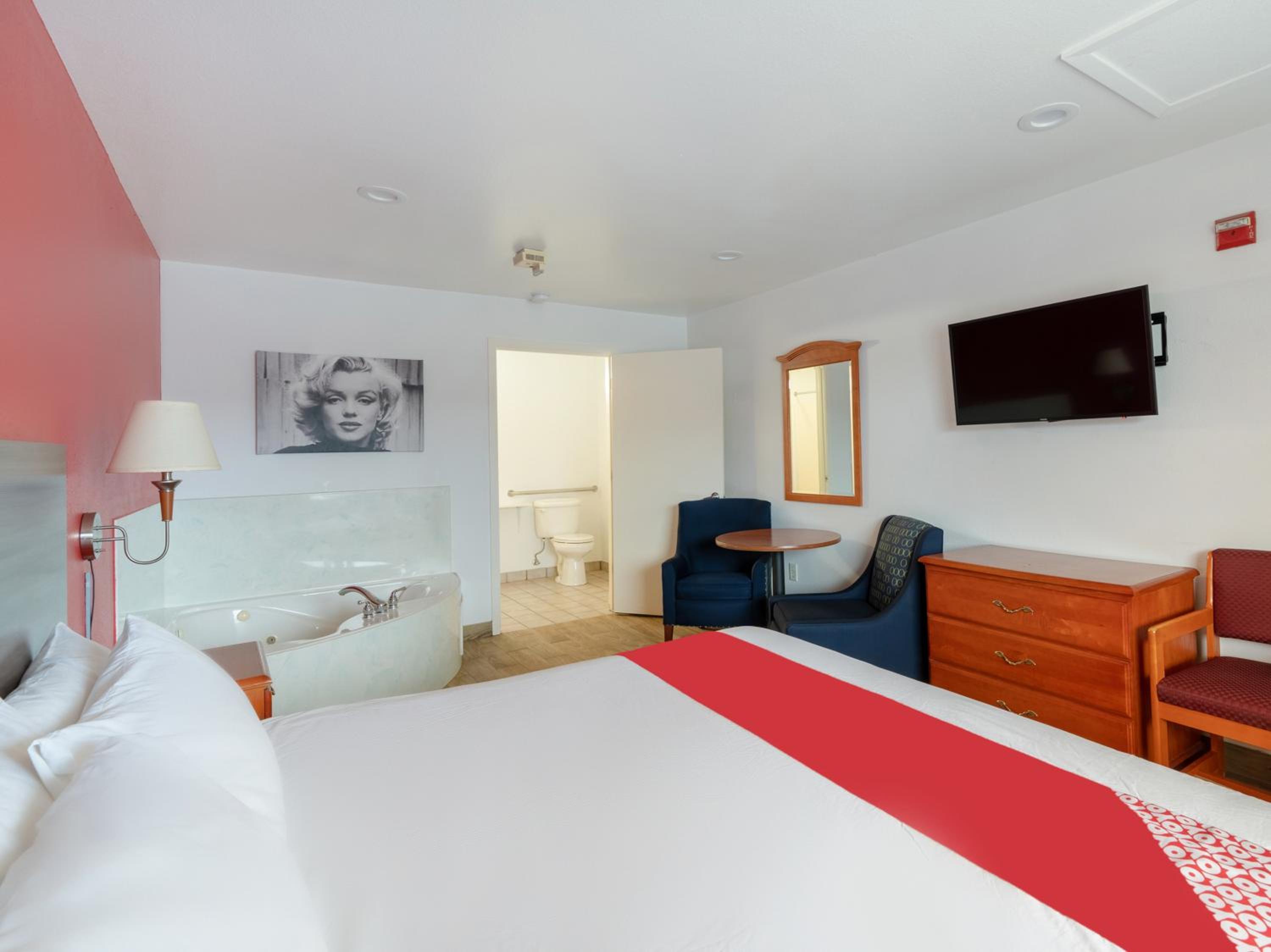 One-Bedroom Suite - Photo 4