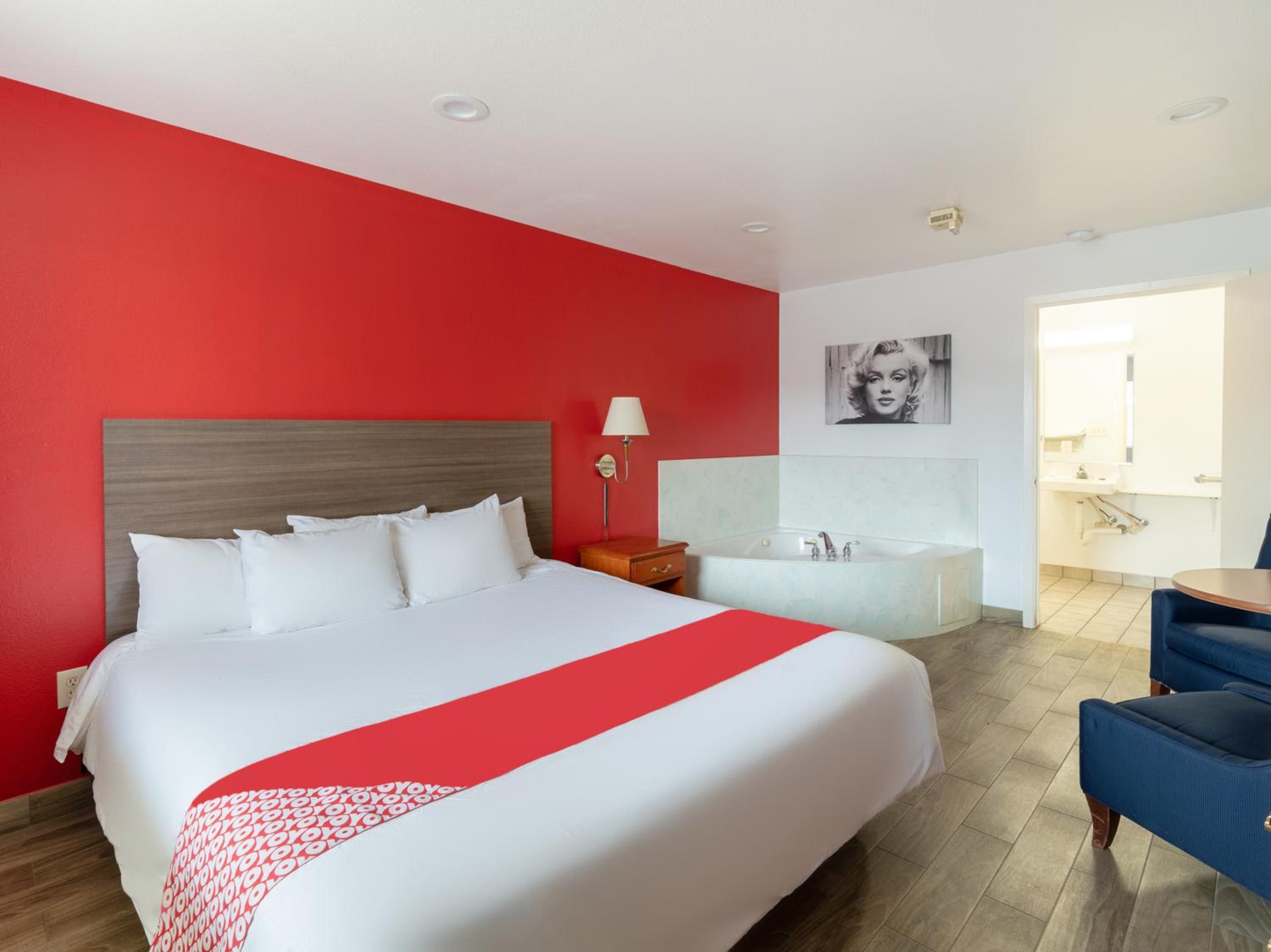 One-Bedroom Suite - Photo 16