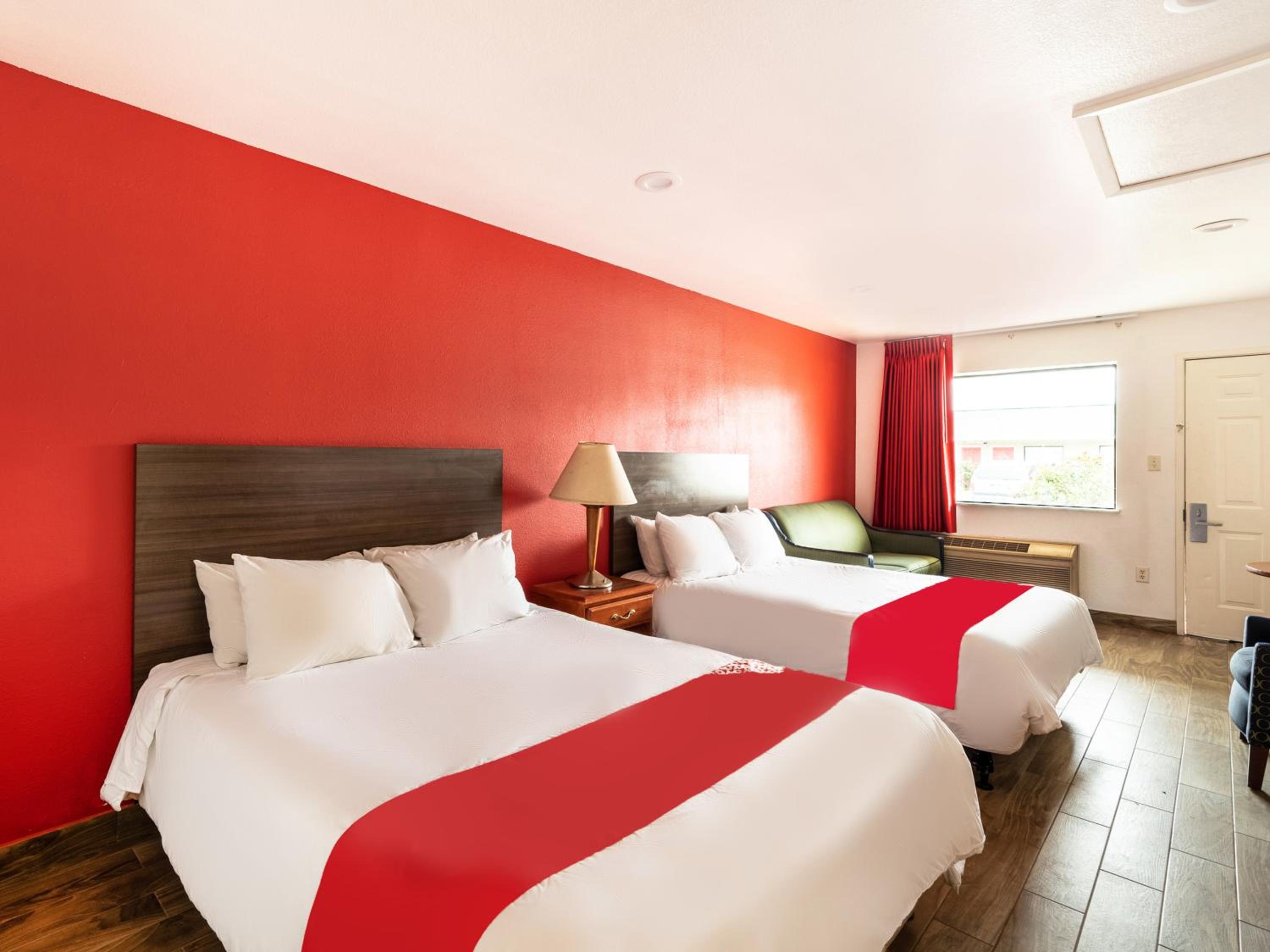 Queen Room with Two Queen Beds - Photo 10