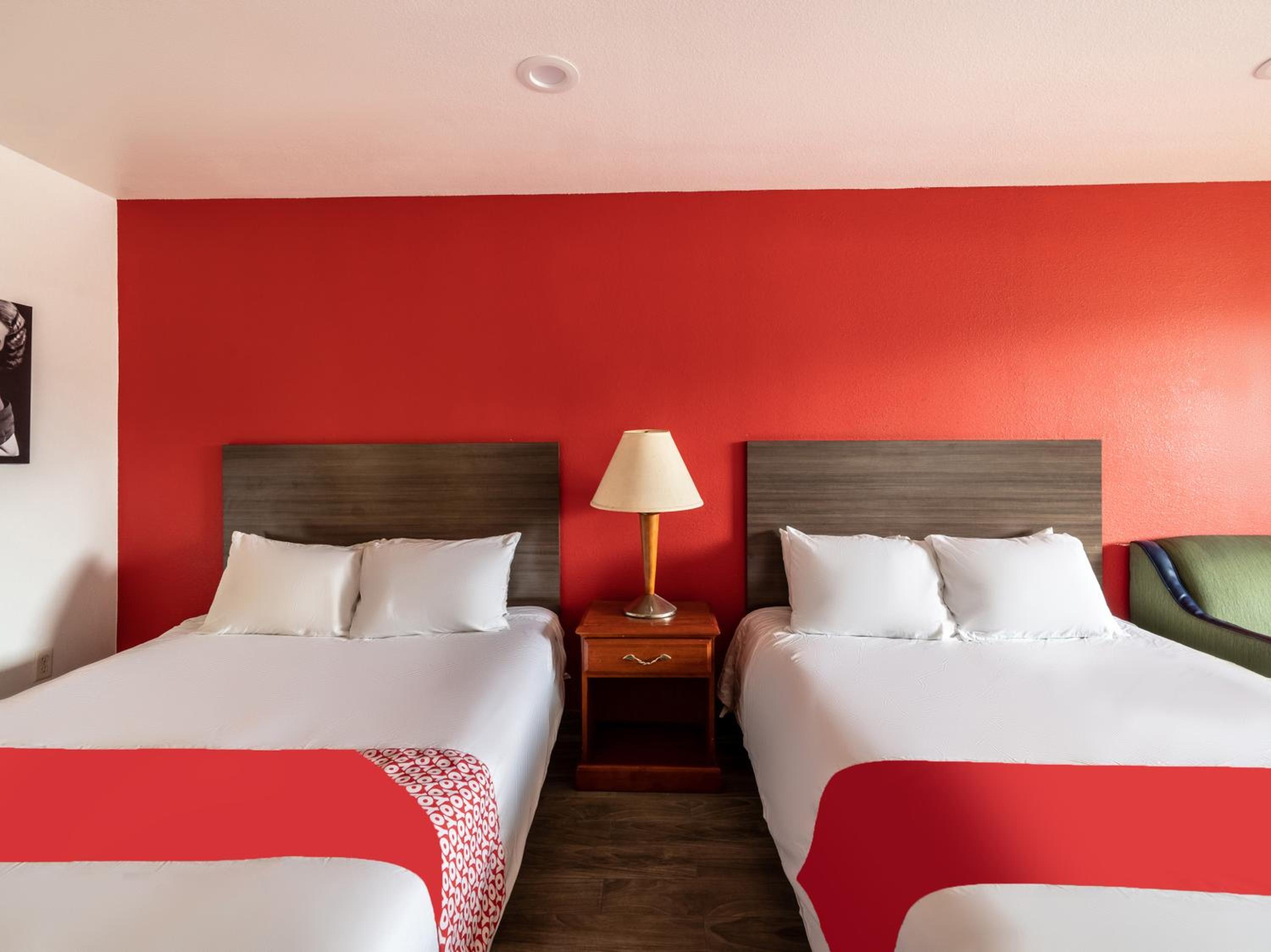 Queen Room with Two Queen Beds - Photo 11