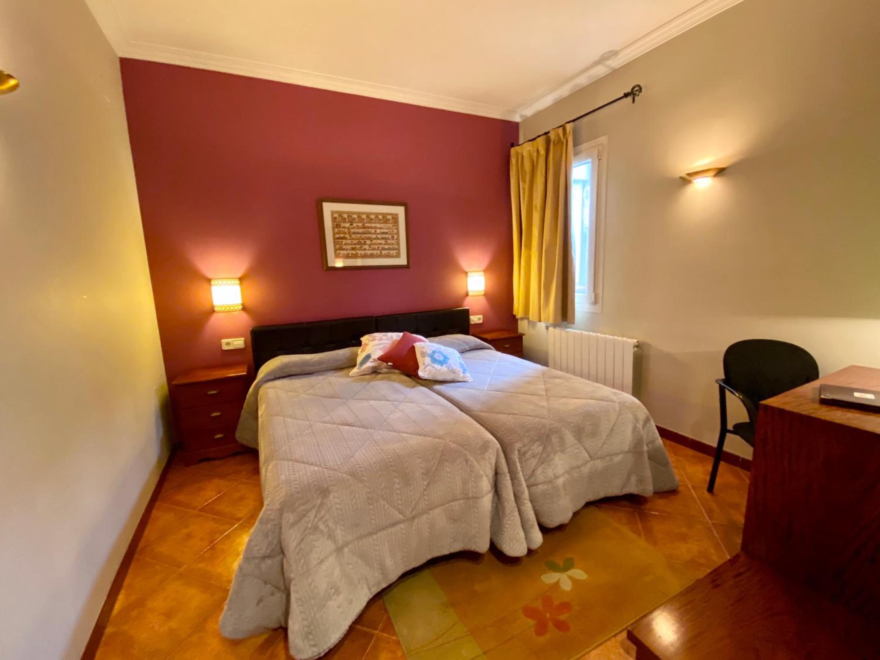 Twin Room with Bathroom - Photo 4
