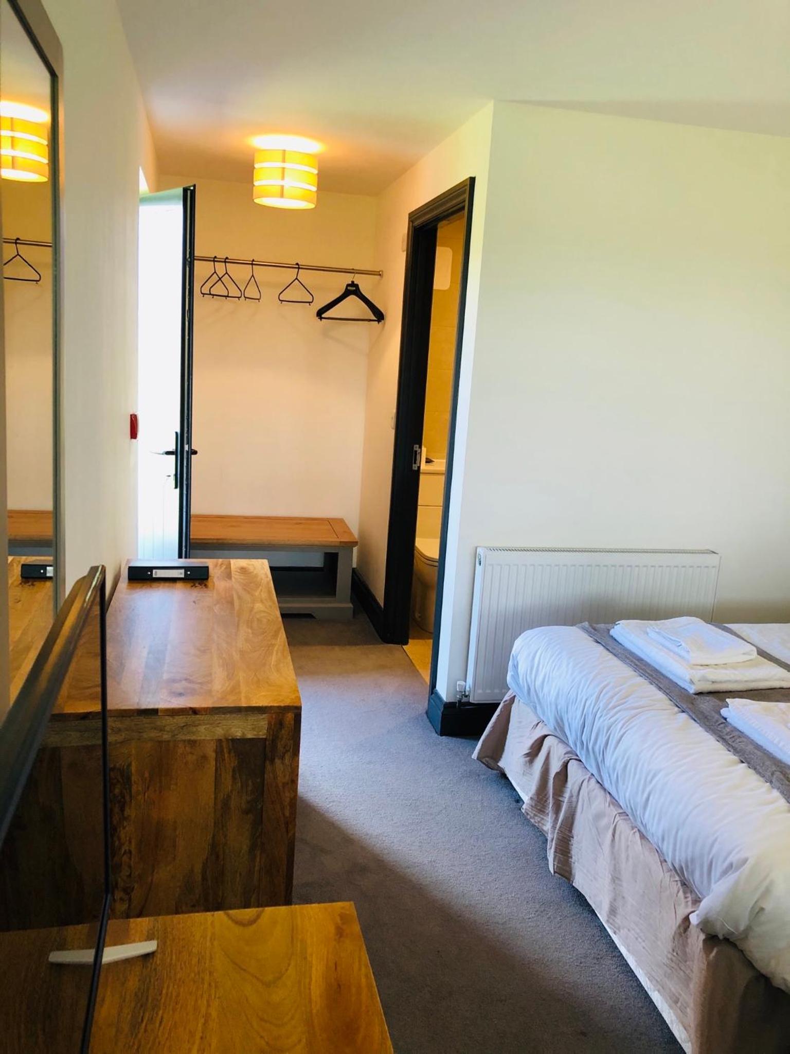 Double or Twin Room - Photo 2