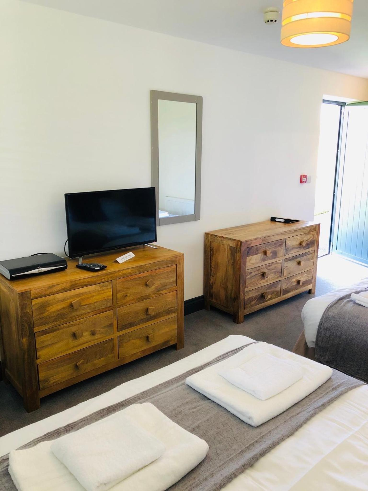 Double or Twin Room - Photo 3