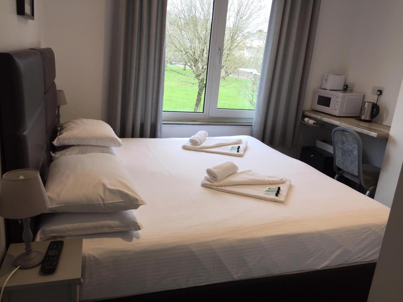 Double or Twin Room with Private Bathroom - Photo 1
