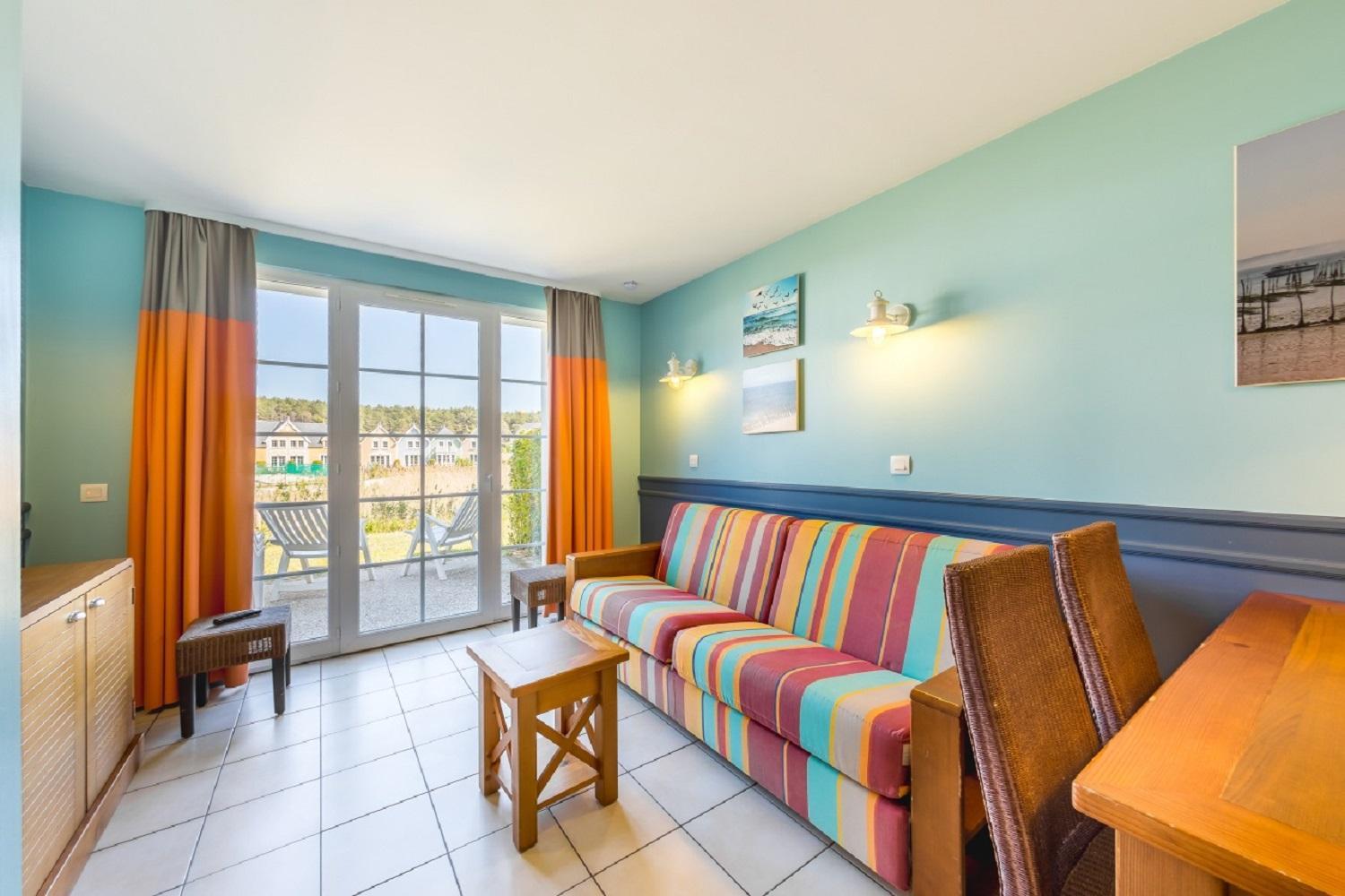 Select One-Bedroom Apartment (4 People)