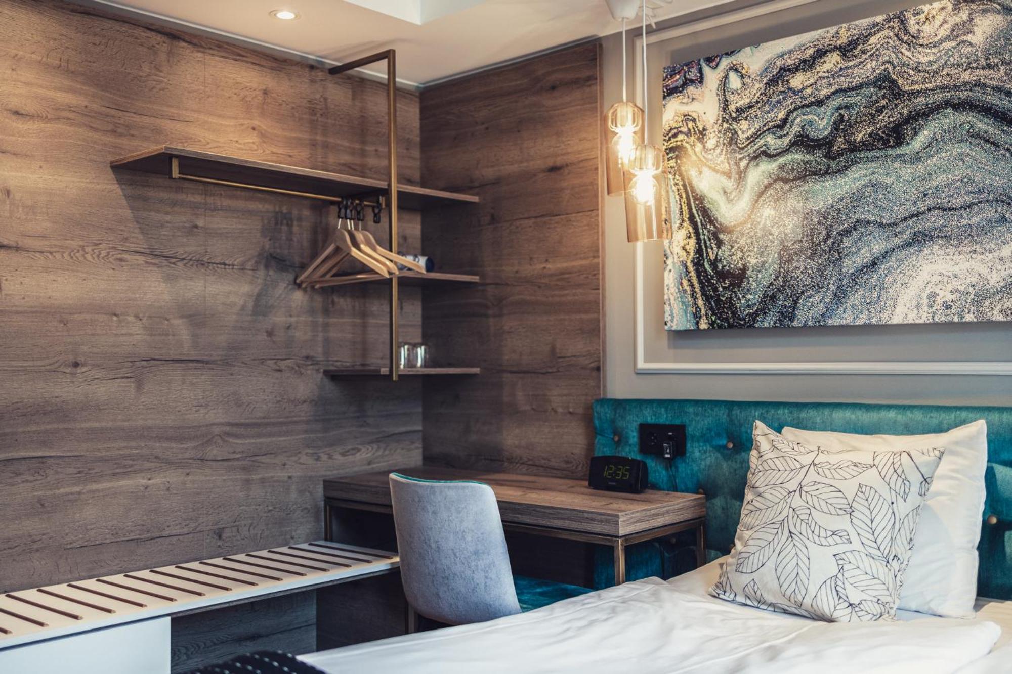 Standard Double Room - Photo 12