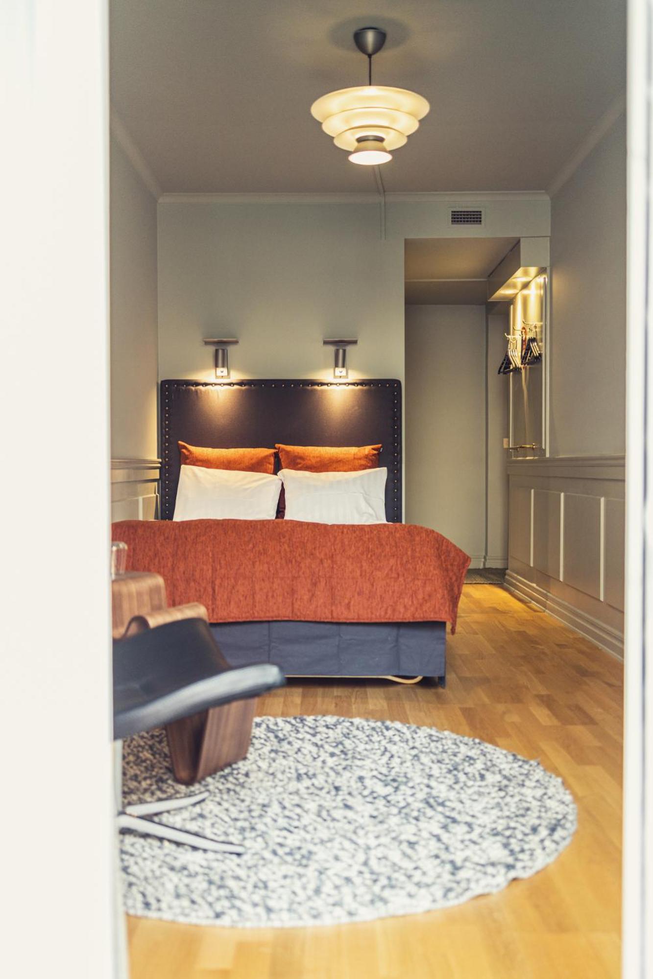 Economy Double Room (55 in bed) - Photo 8