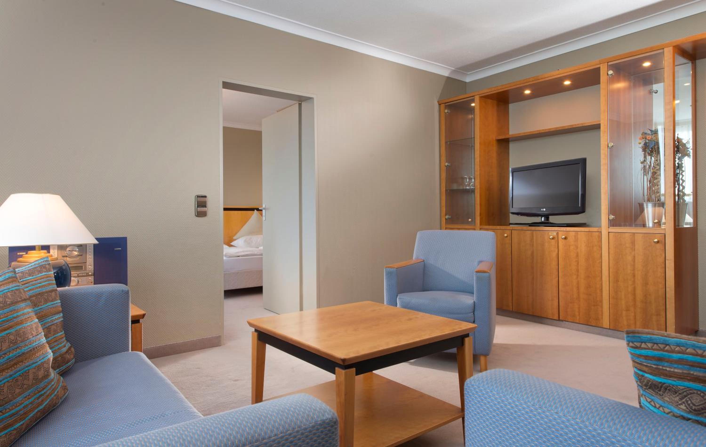 Suite - Photo 1