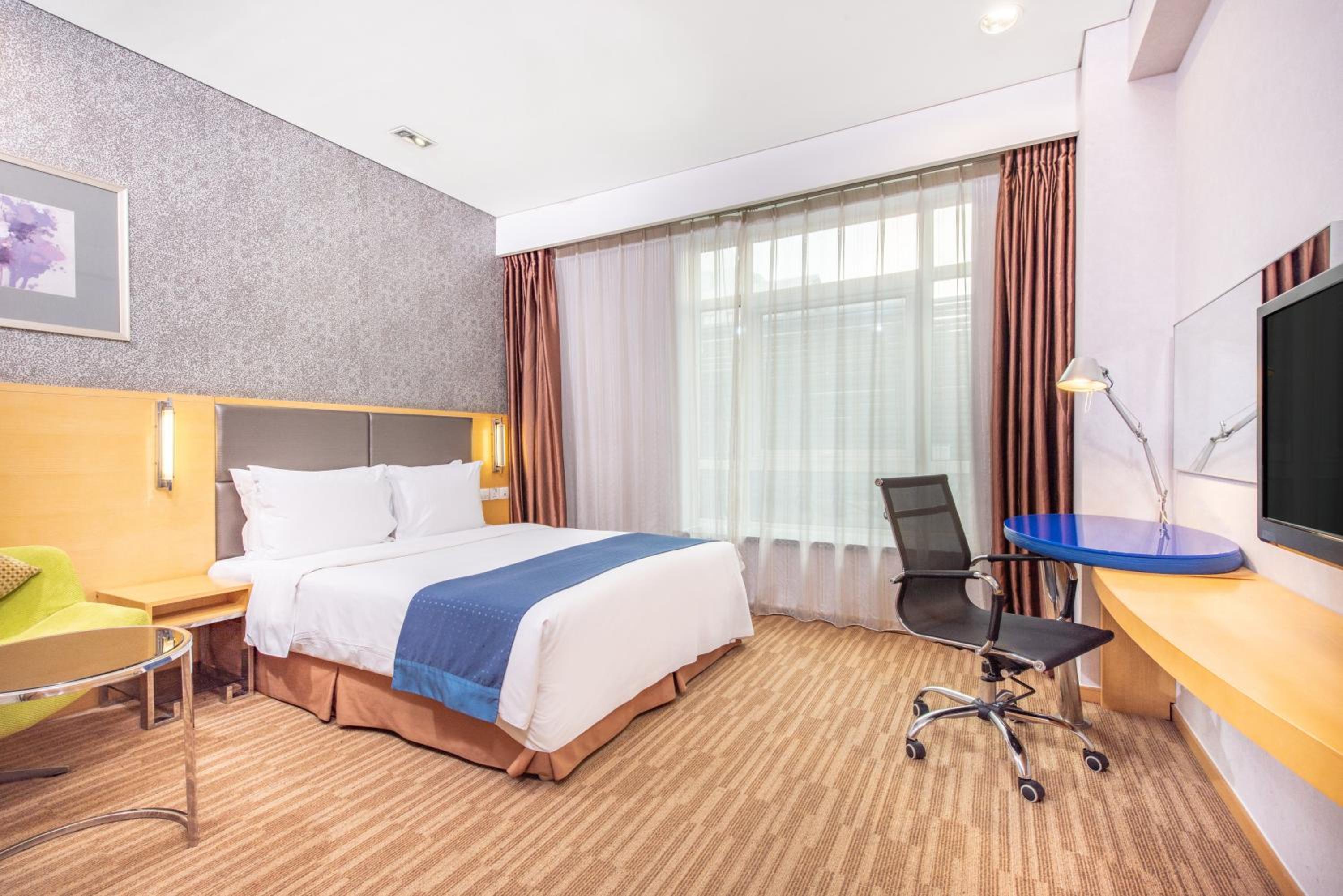 Queen Room - Accessible - Photo 1