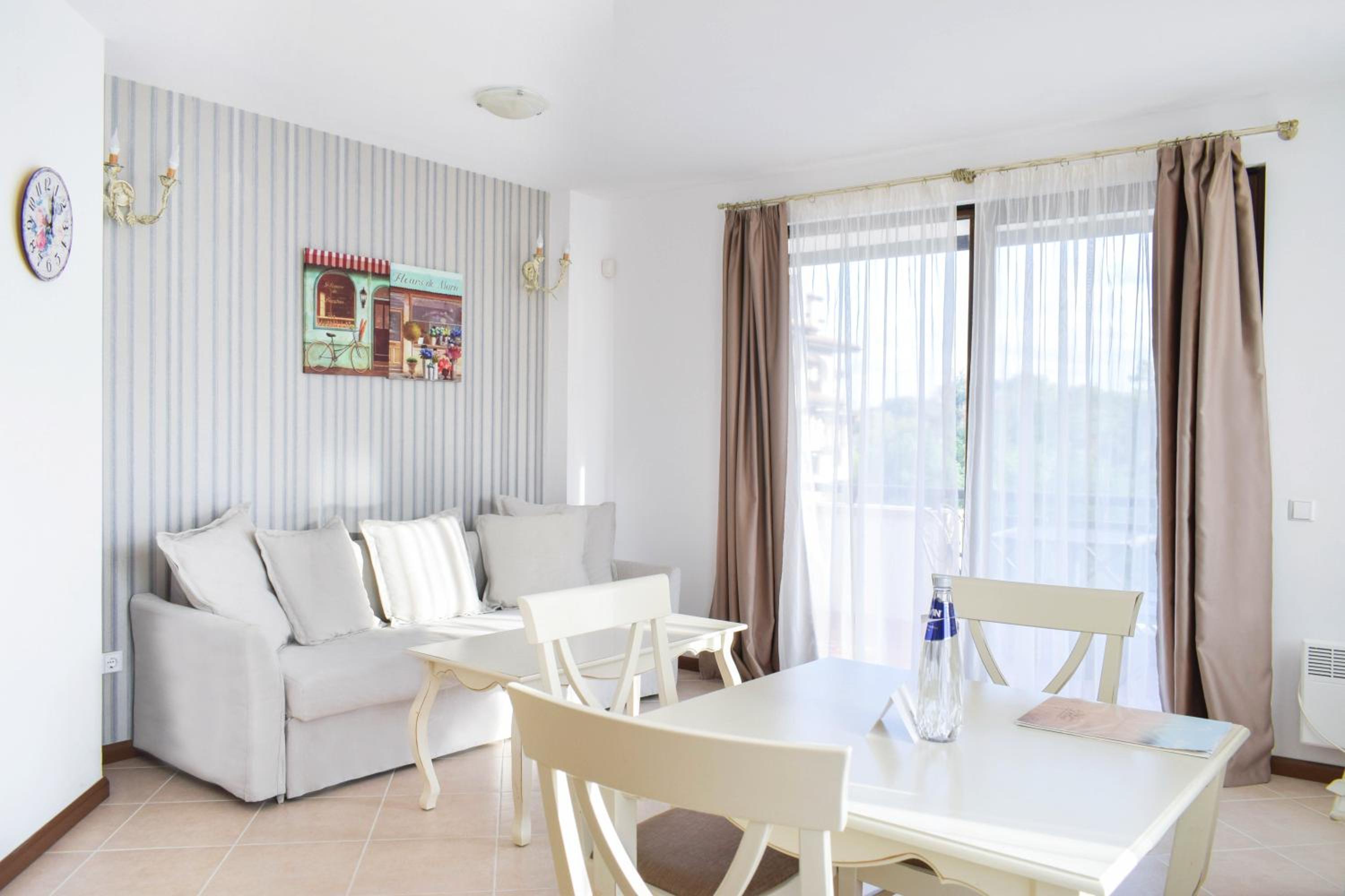 Standard One-Bedroom Apartment with Balcony (3 Adults)  photo 3