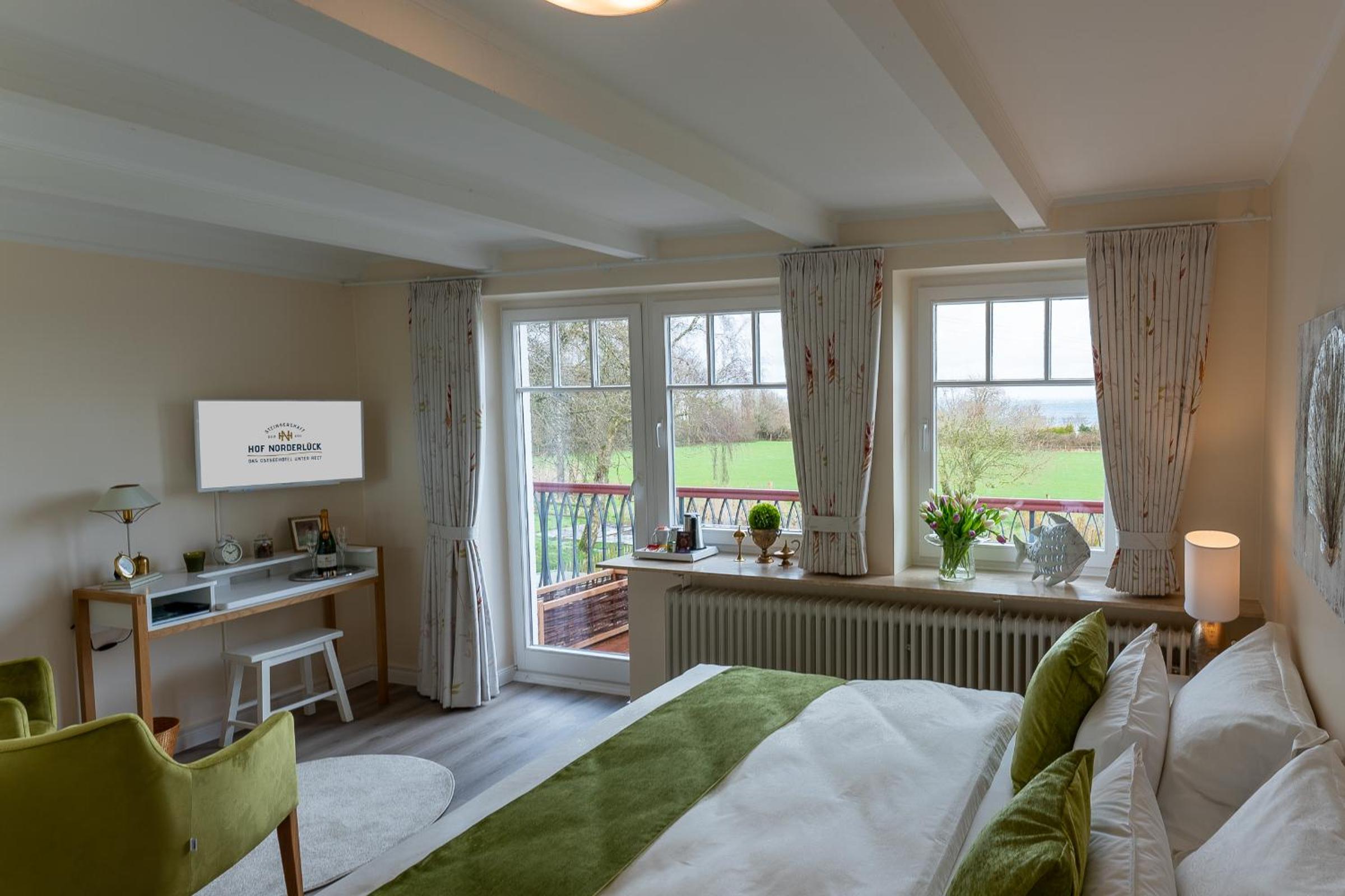 Deluxe Double Room With Balcony And Sea View
