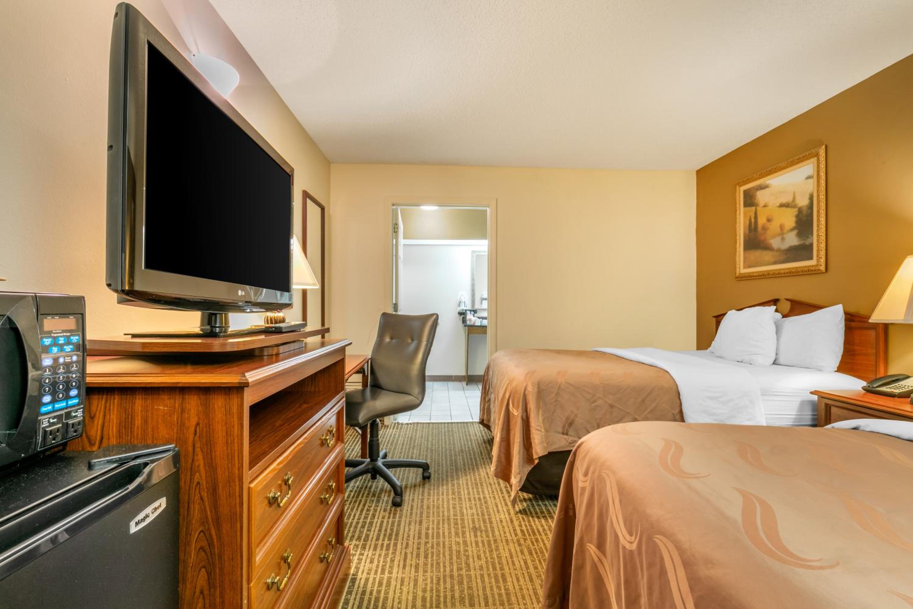 Double Room with Two Double Beds - Non-Smoking - Photo 7