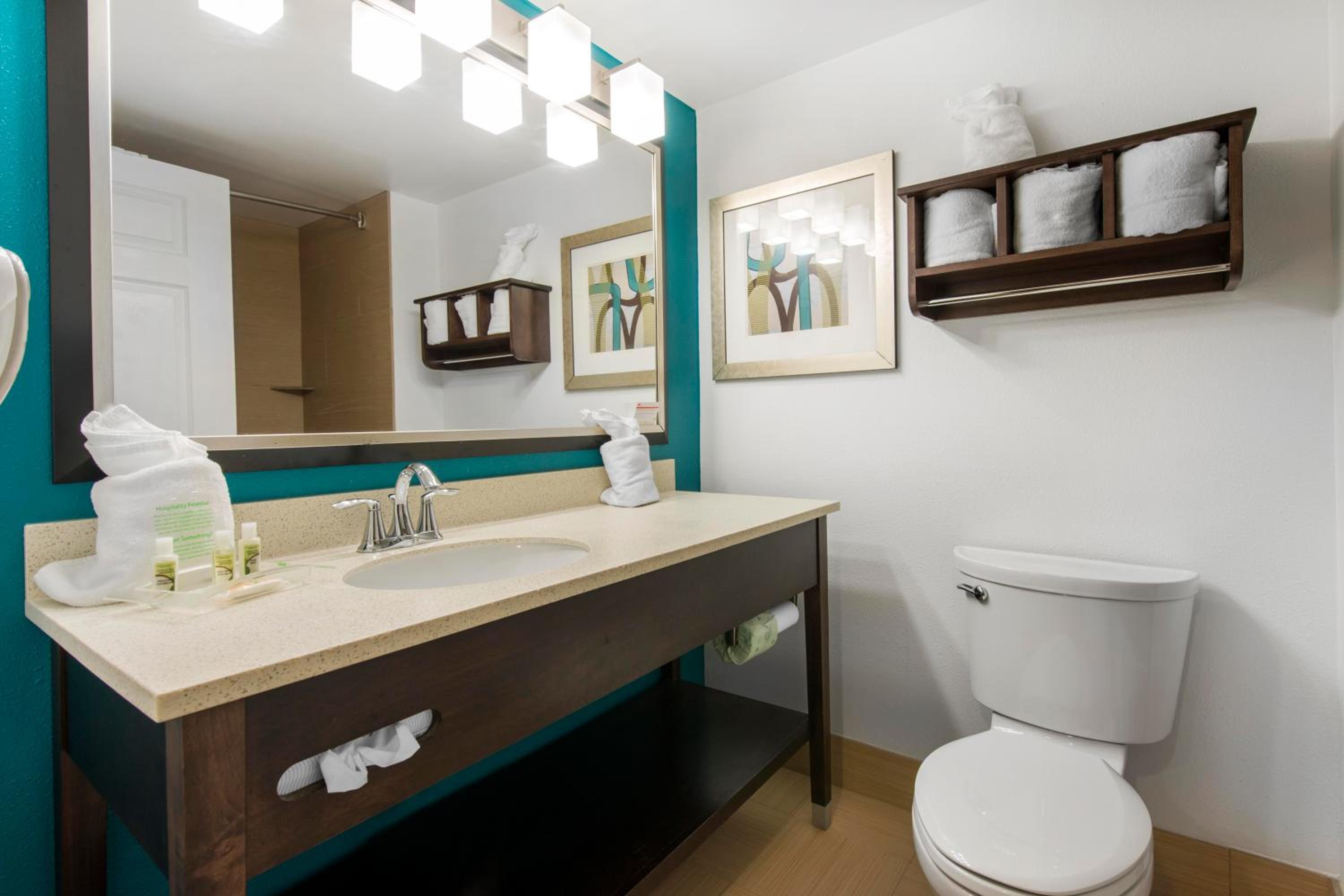 Standard King Room - Photo 2
