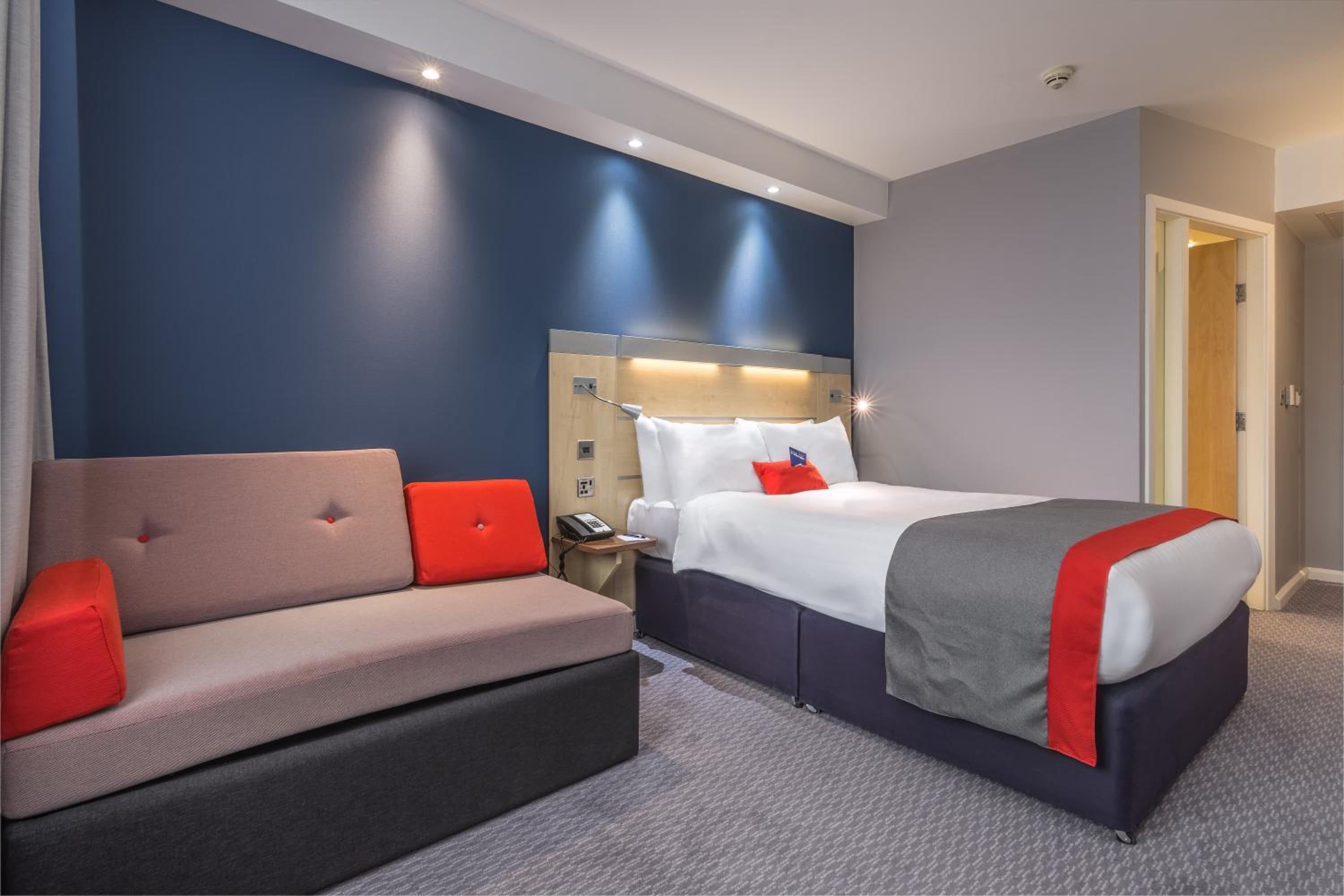 Standard Double Room with Sofa Bed - Free Hot Breakfast - Photo 3
