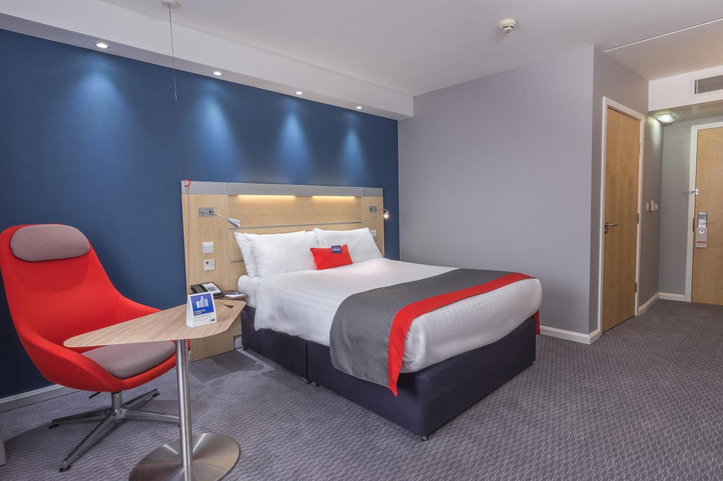 Standard Double Room with Free Hot Breakfast - Photo 7