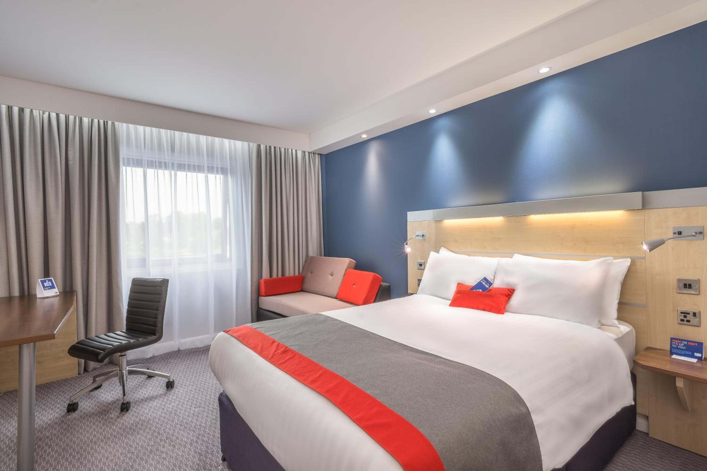 Standard Double Room with Sofa Bed - Free Hot Breakfast - Photo 9