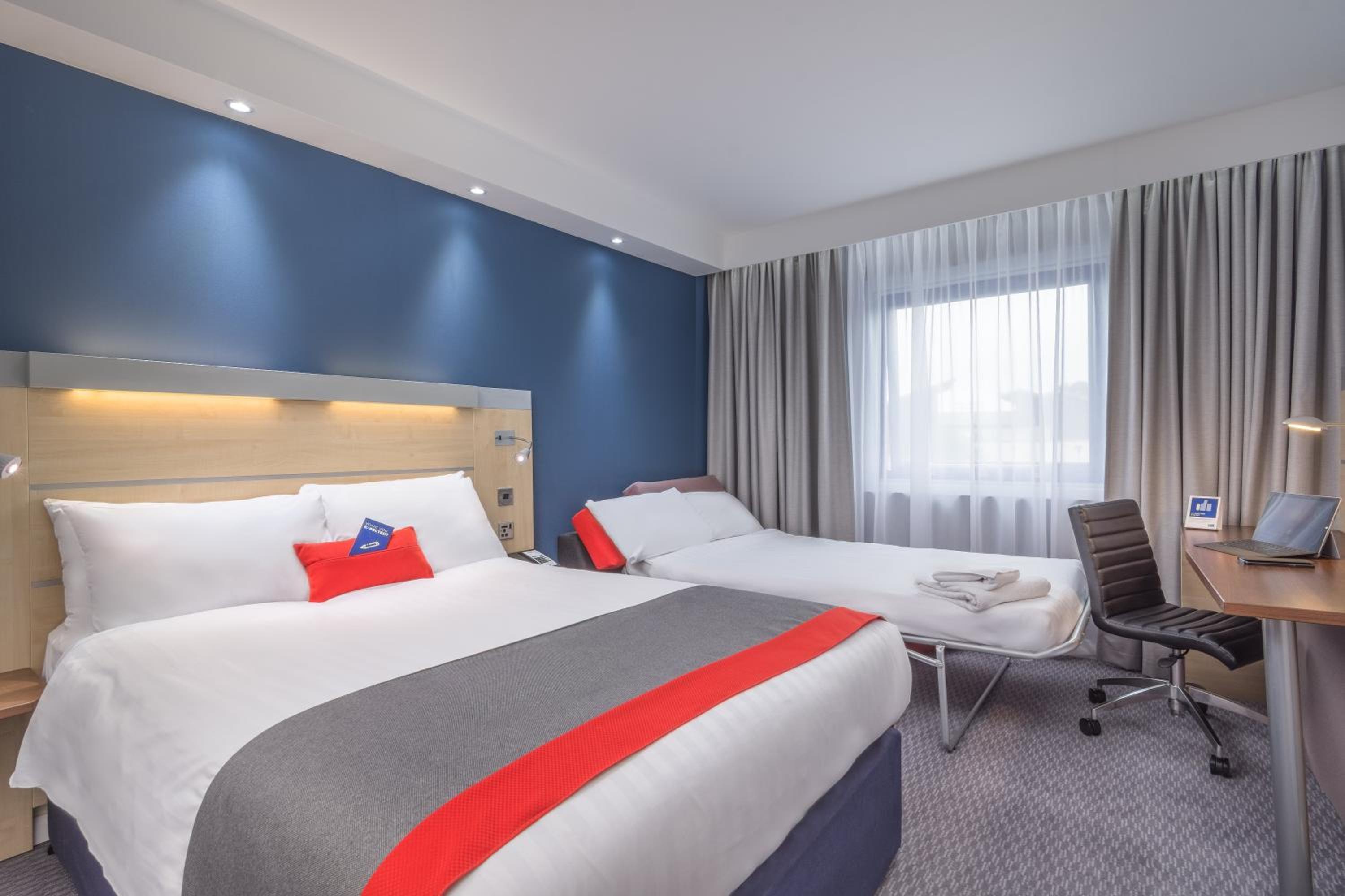 Standard Double Room with Sofa Bed - Free Hot Breakfast - Photo 7