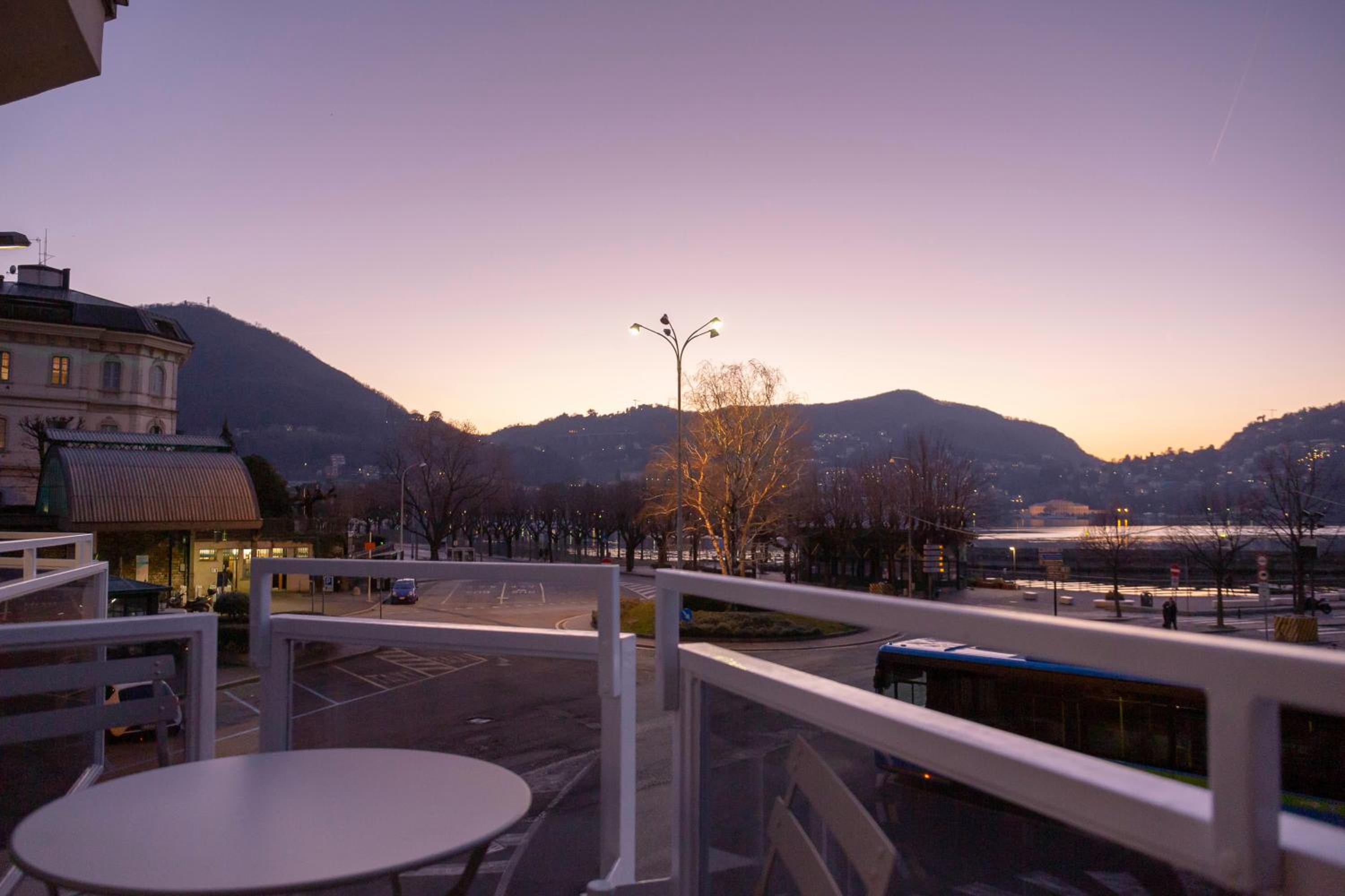 Suite with Lake View - Photo 4