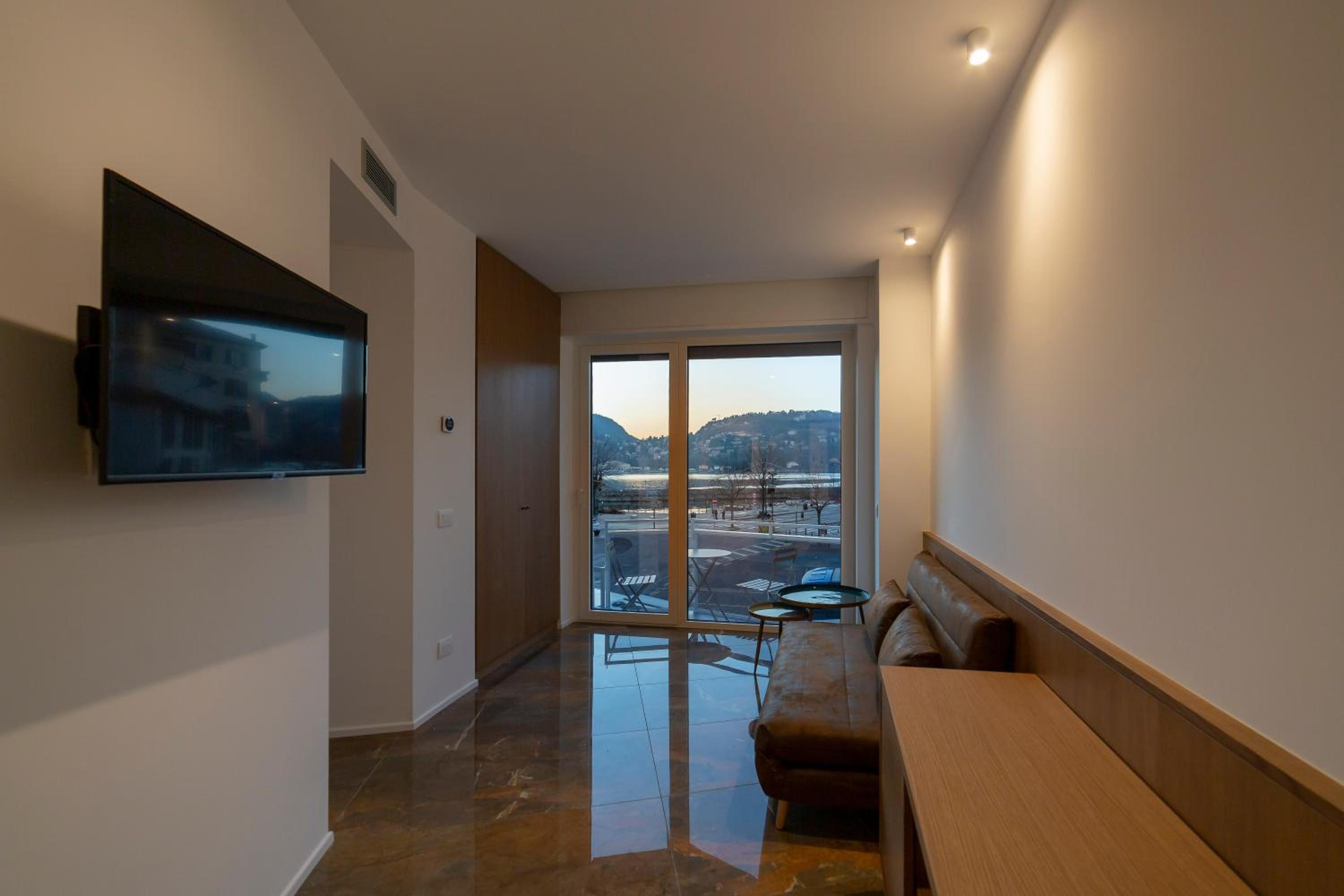 Suite with Lake View - Photo 6