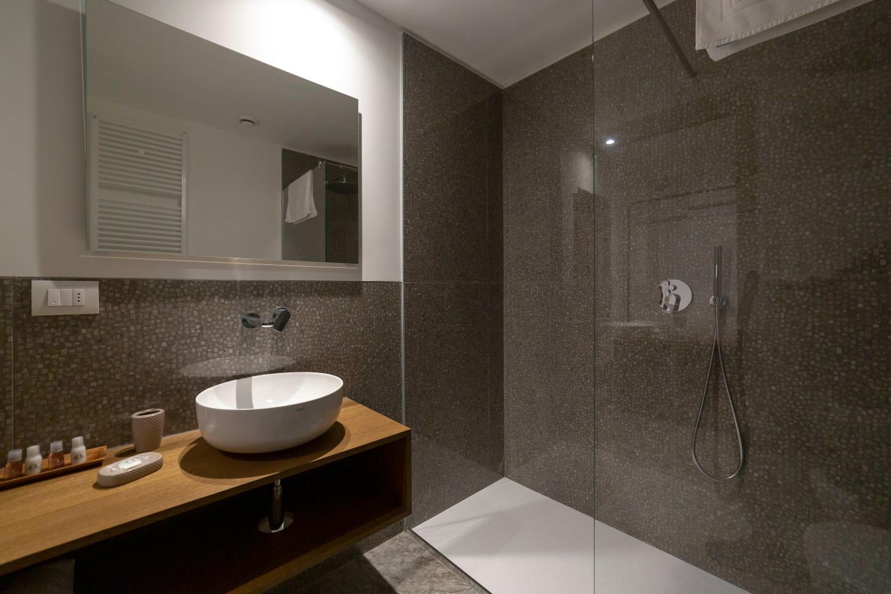 Double Room with Balcony - Photo 5