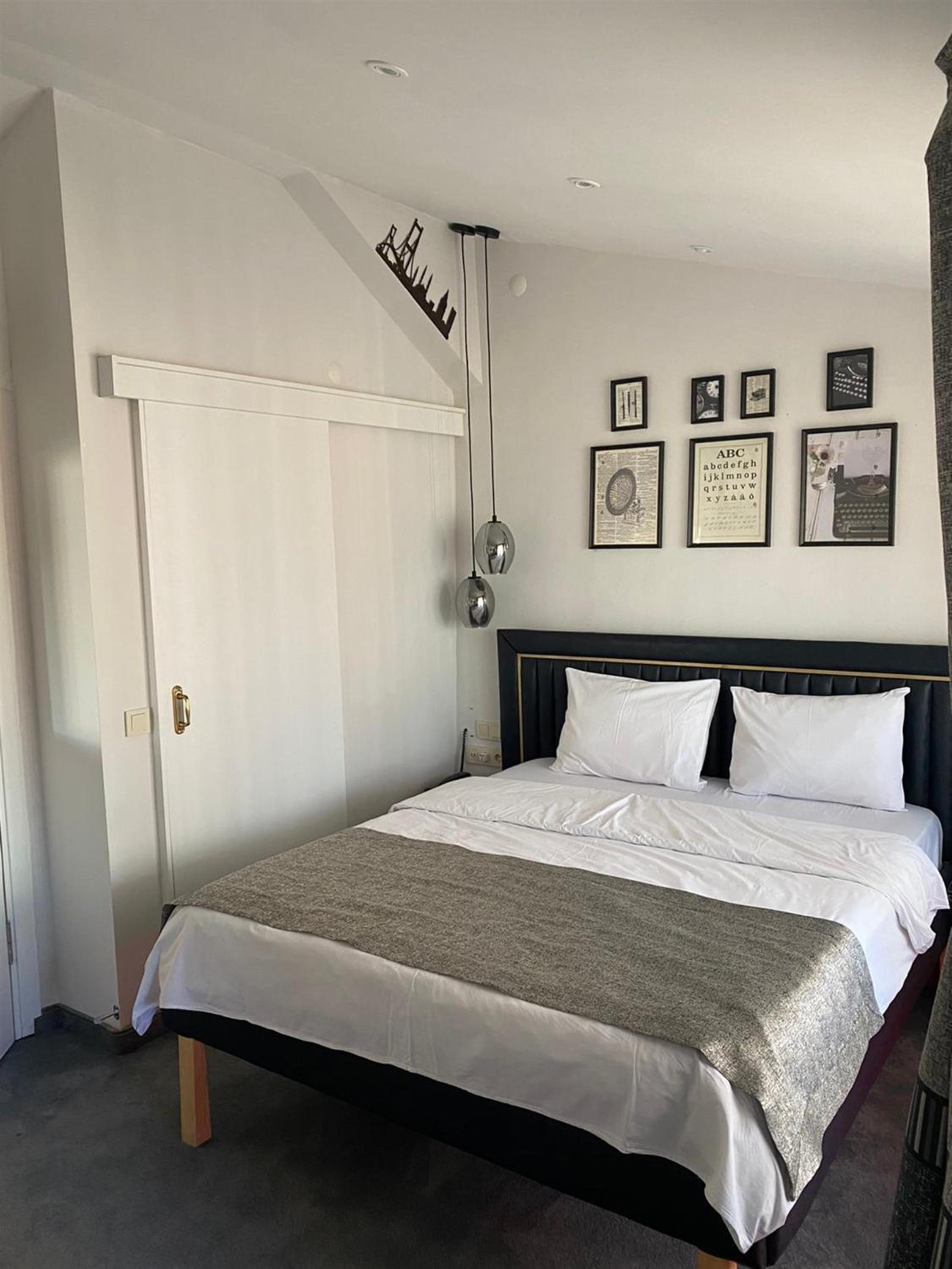 Double Room with Balcony (2 Adults + 1 Child) photo 2